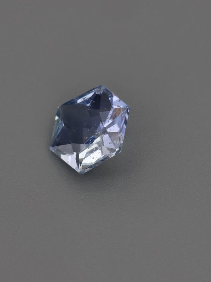 Nangi fine jewelry - blue gemstone in gold