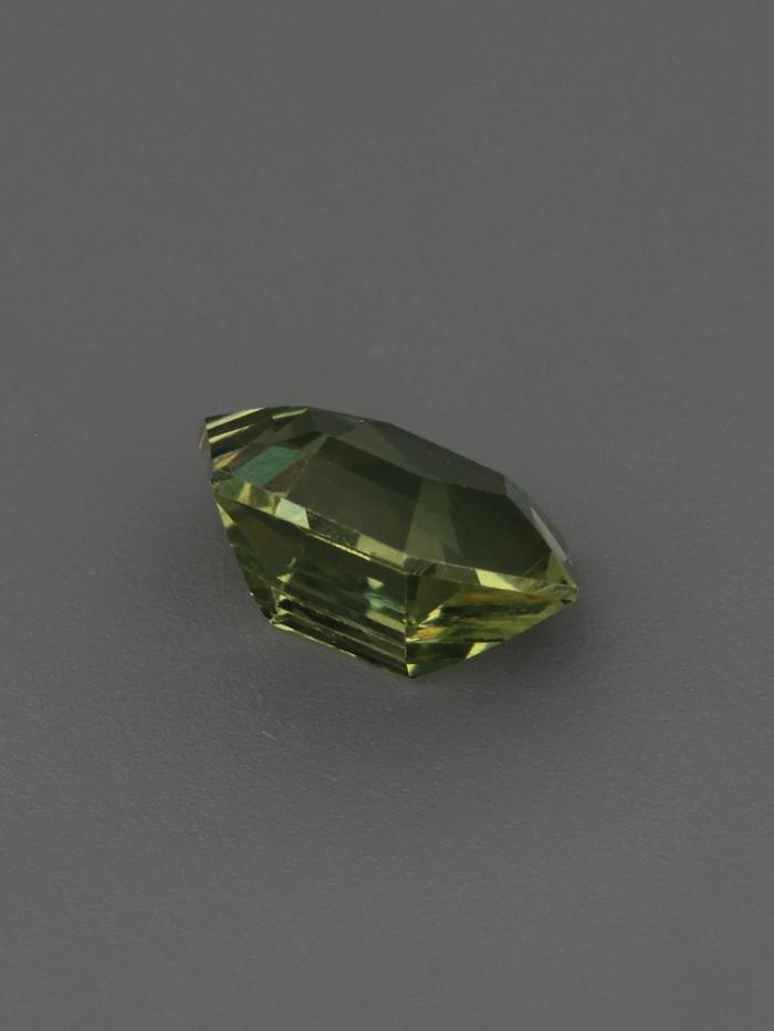 Nangi fine jewelry - green gemstone in gold