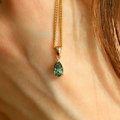Nangi fine jewelry - green sapphire pendant in gold