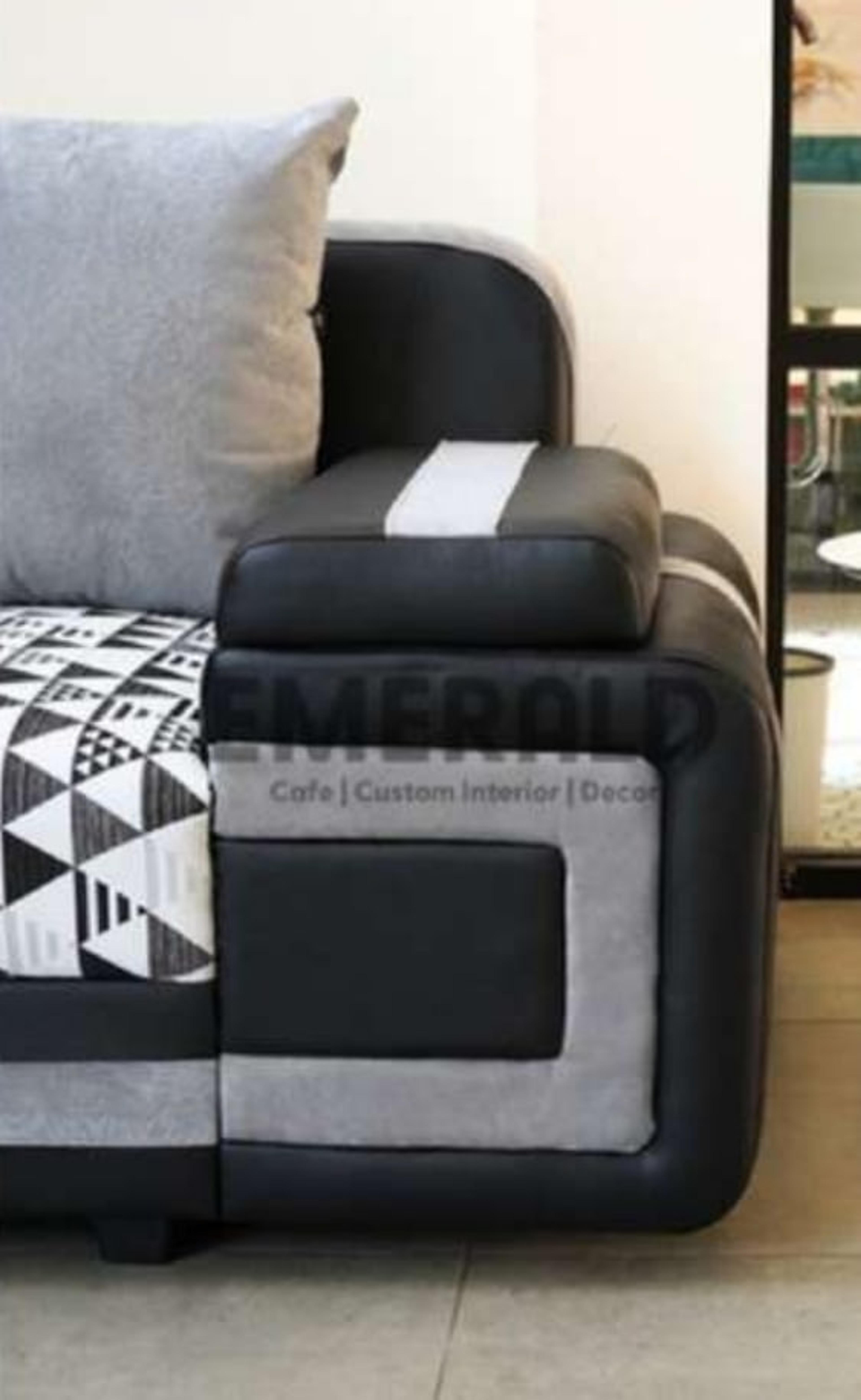 Sudut Exotic — Emerald Sofa