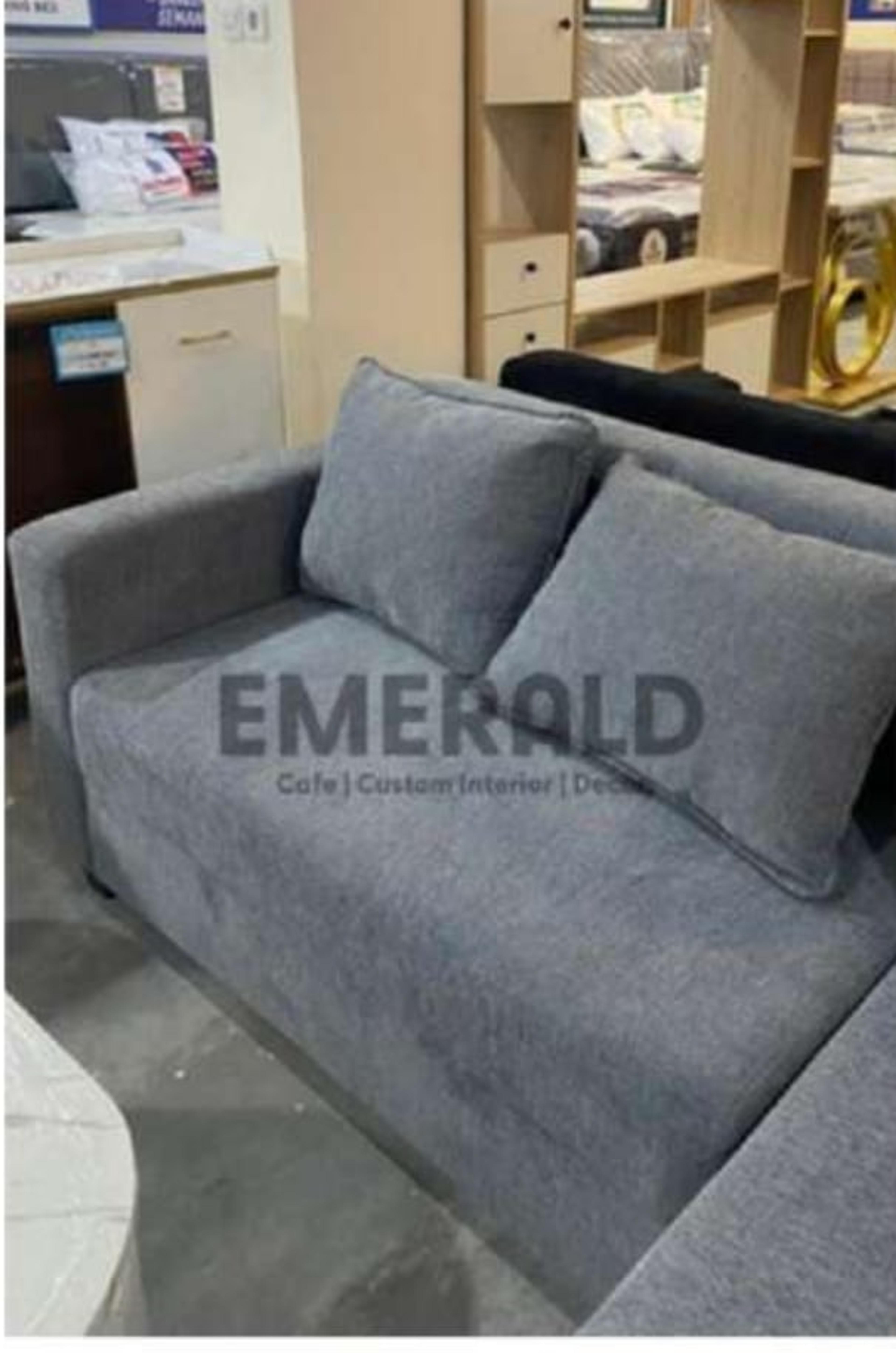 Sudut Santai Minimalis — Emerald Sofa