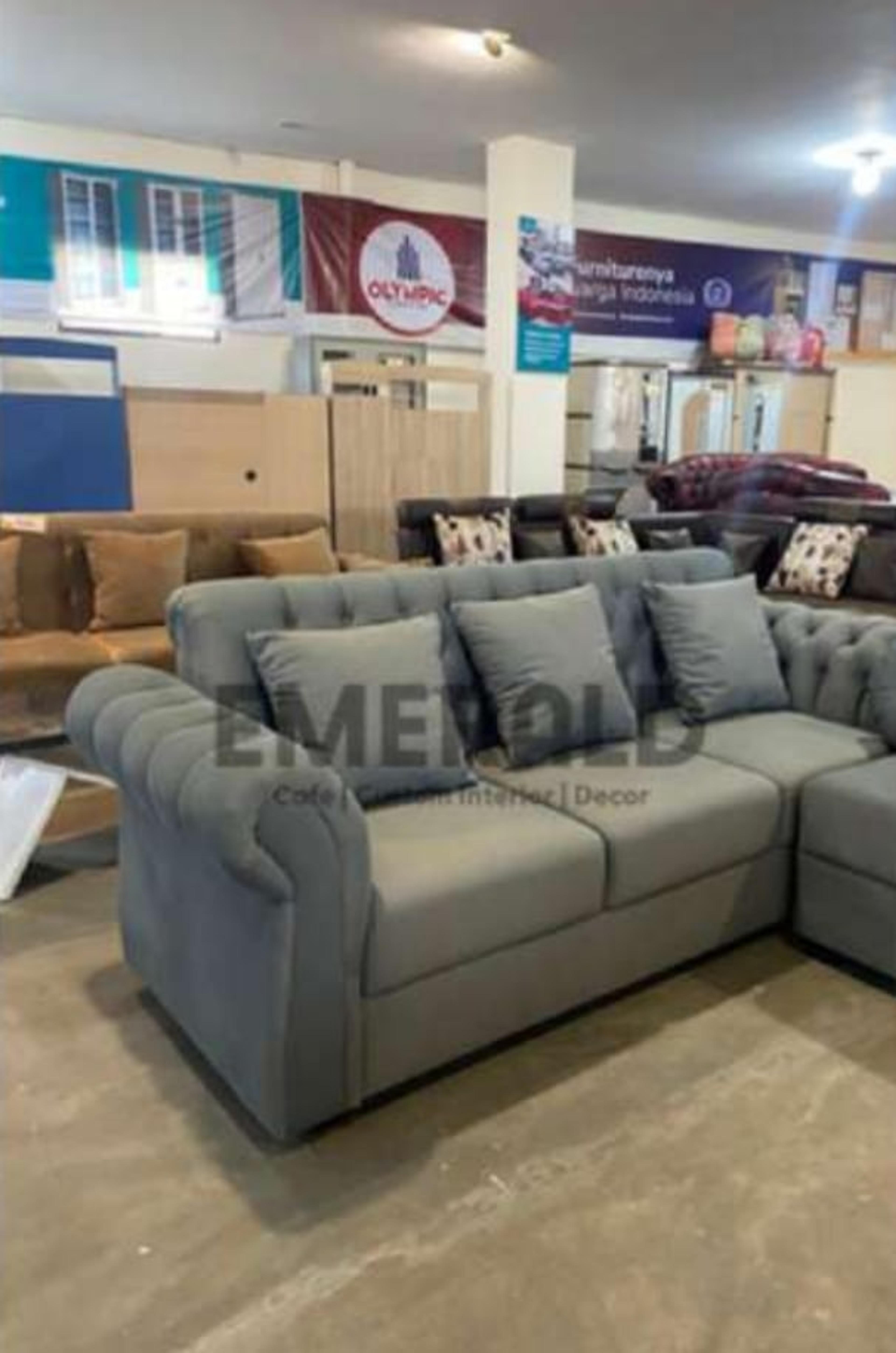 Sudut Origin Kancing — Emerald Sofa