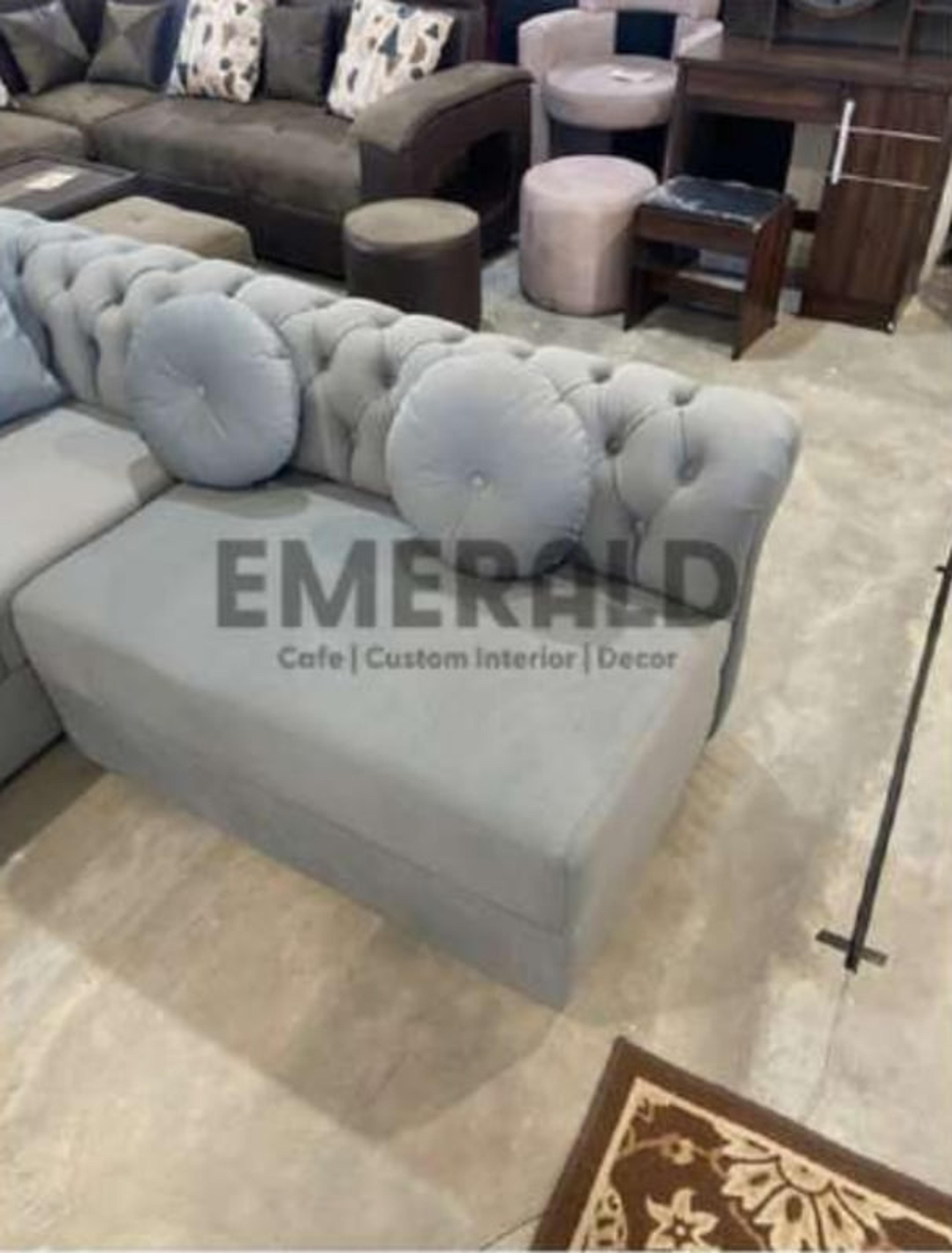 Sudut Origin Kancing — Emerald Sofa