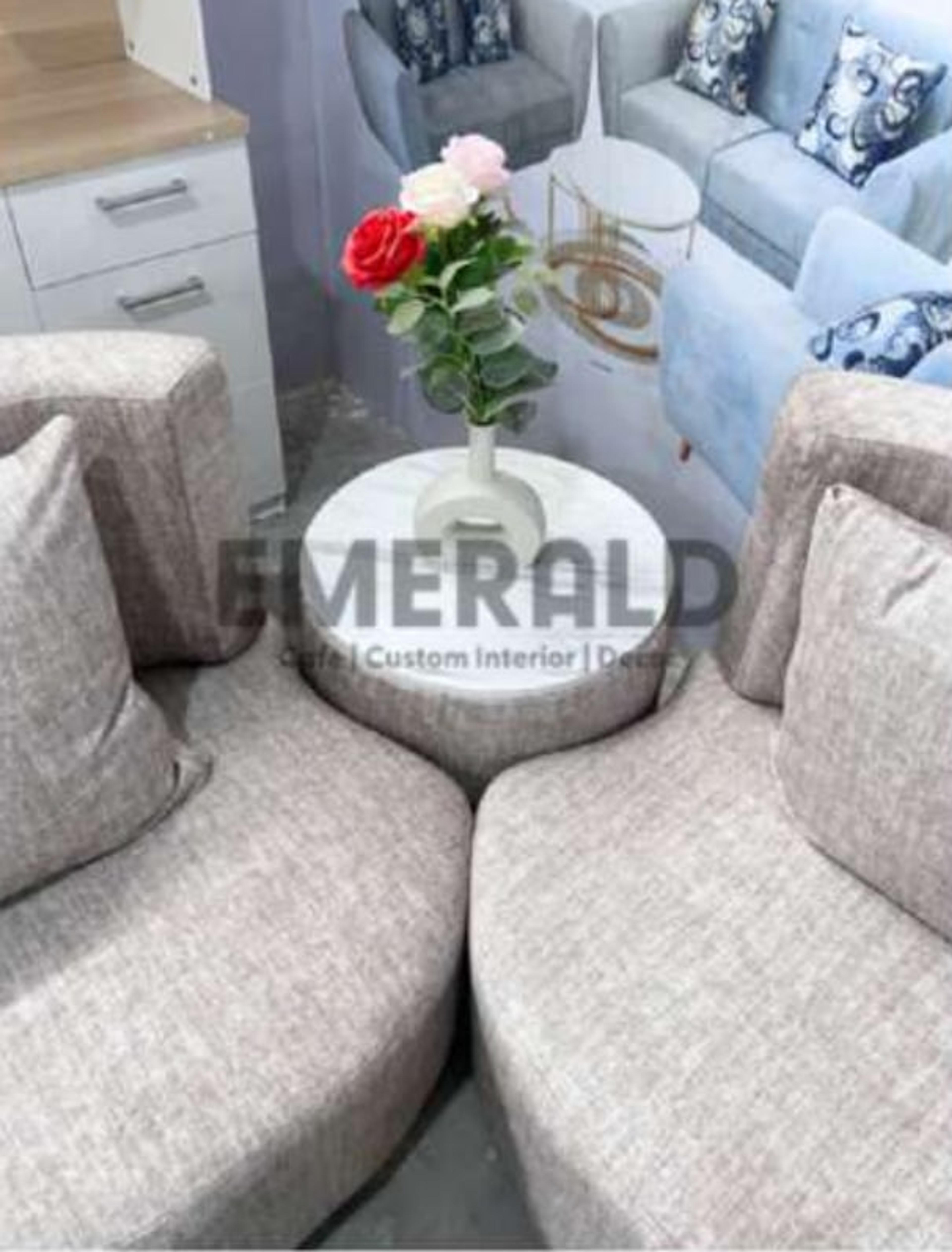 Sudut Tulip — Emerald Sofa