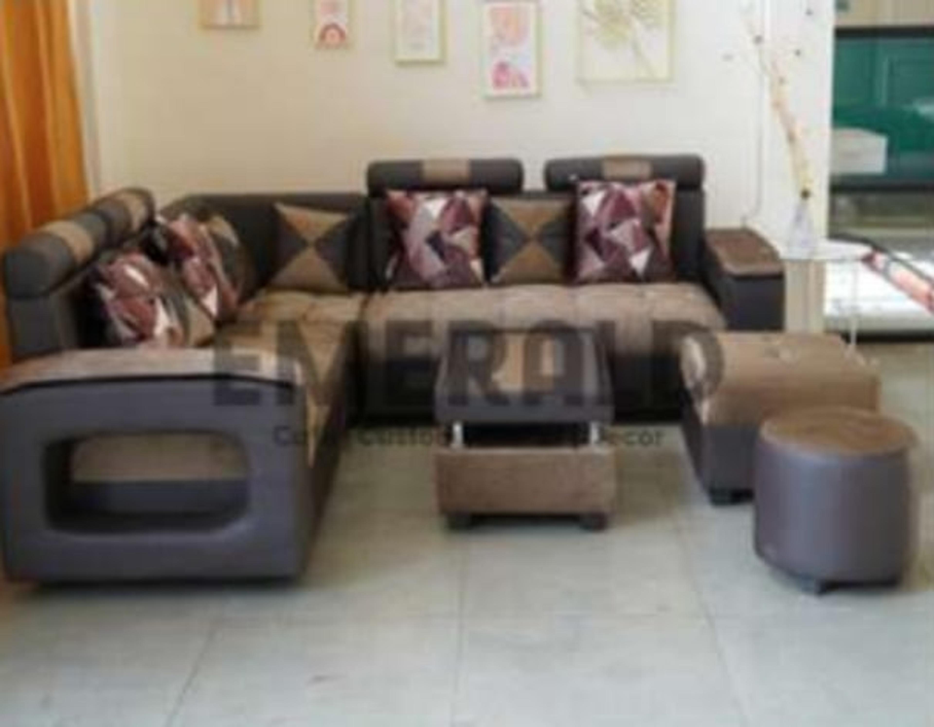 Sudut Hole — Emerald Sofa