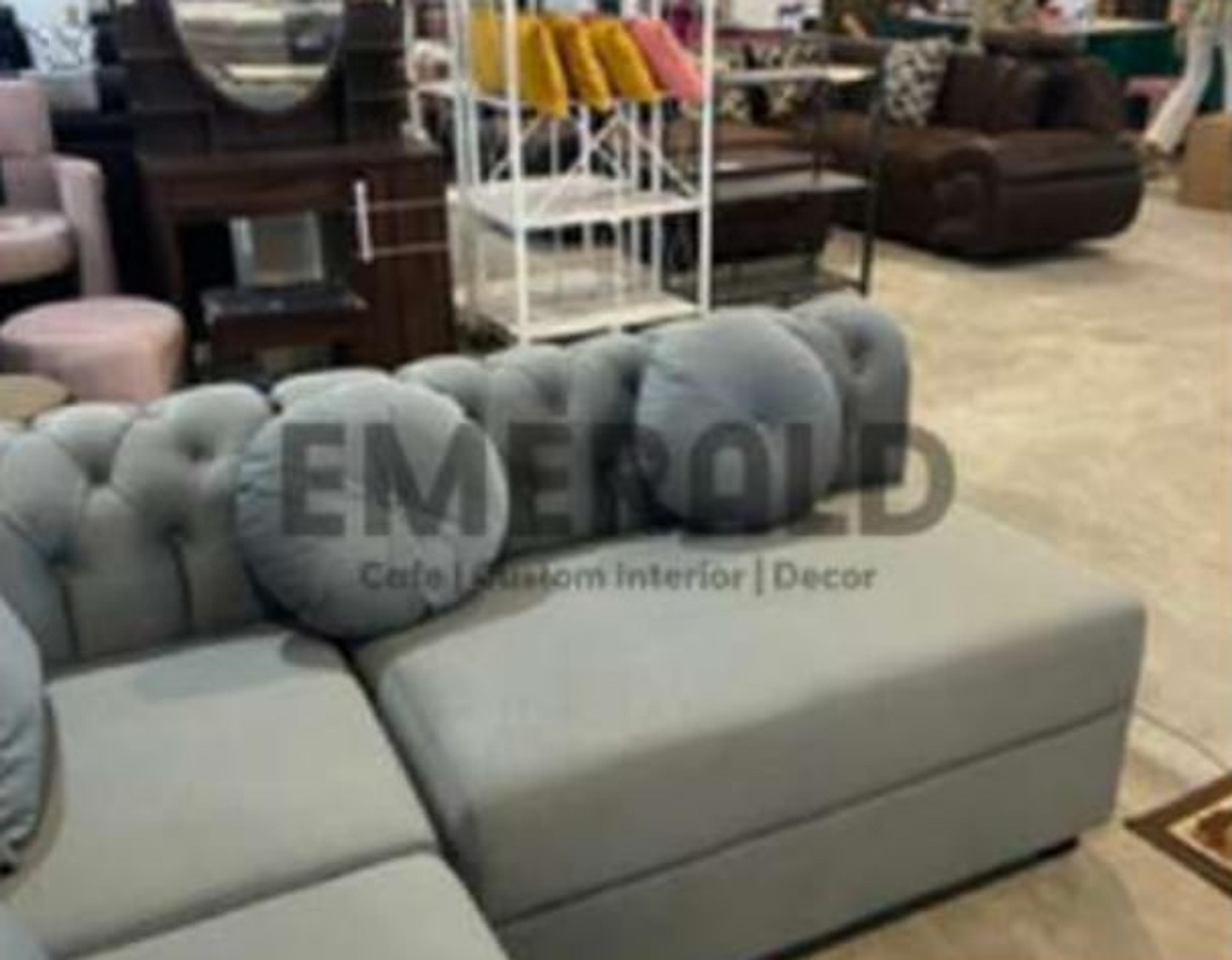 Sudut Origin Kancing — Emerald Sofa
