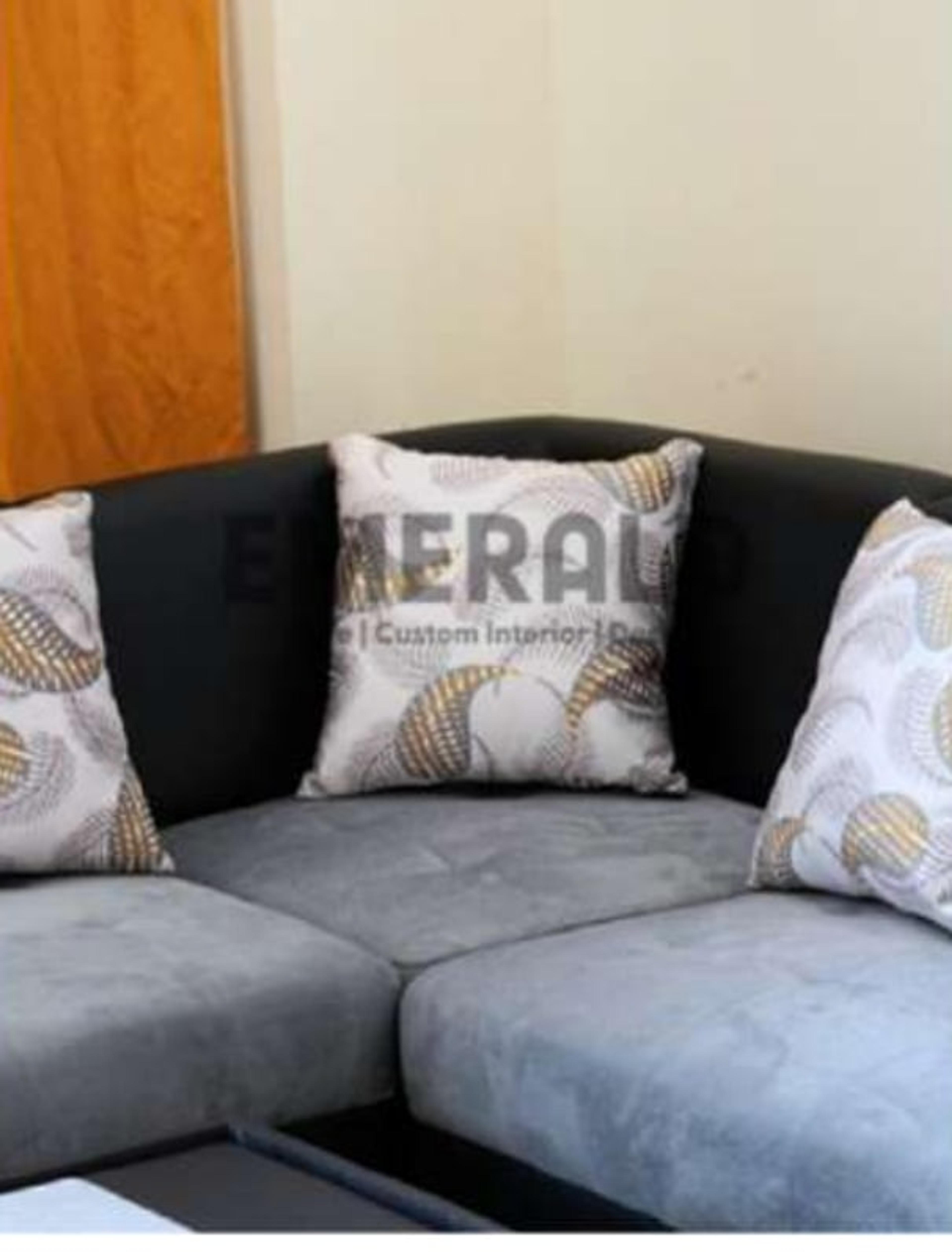 Sudut Omega — Emerald Sofa