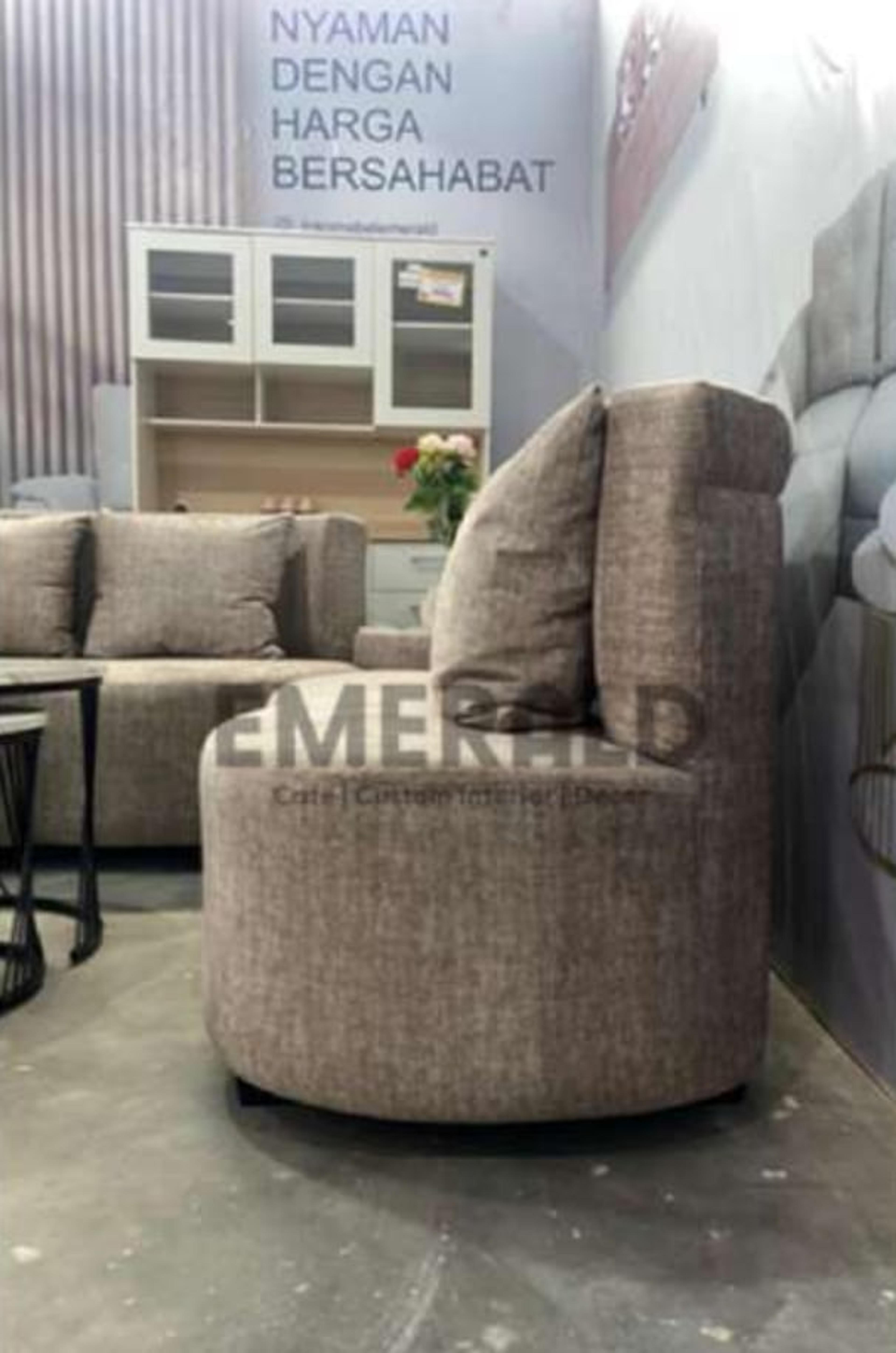 Sudut Tulip — Emerald Sofa