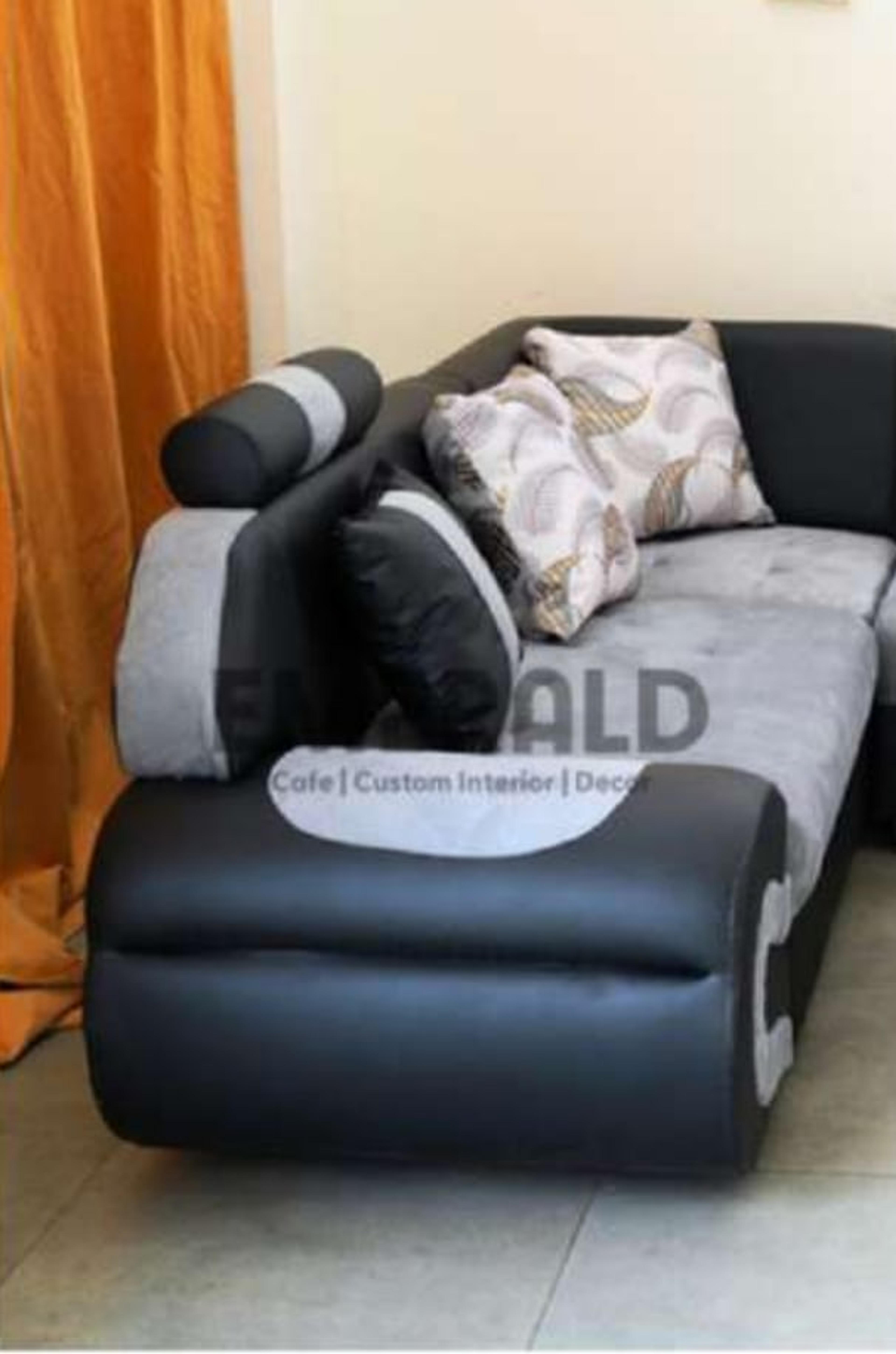 Sudut Omega — Emerald Sofa
