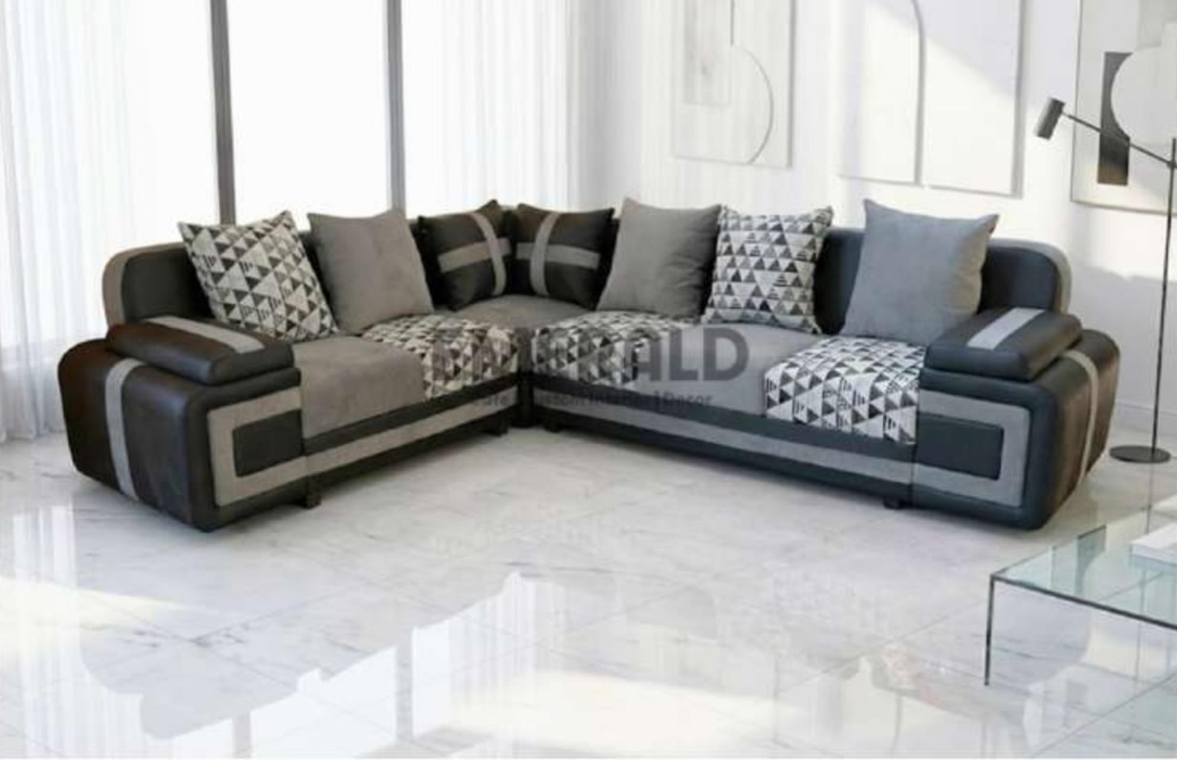 Sudut Exotic — Emerald Sofa