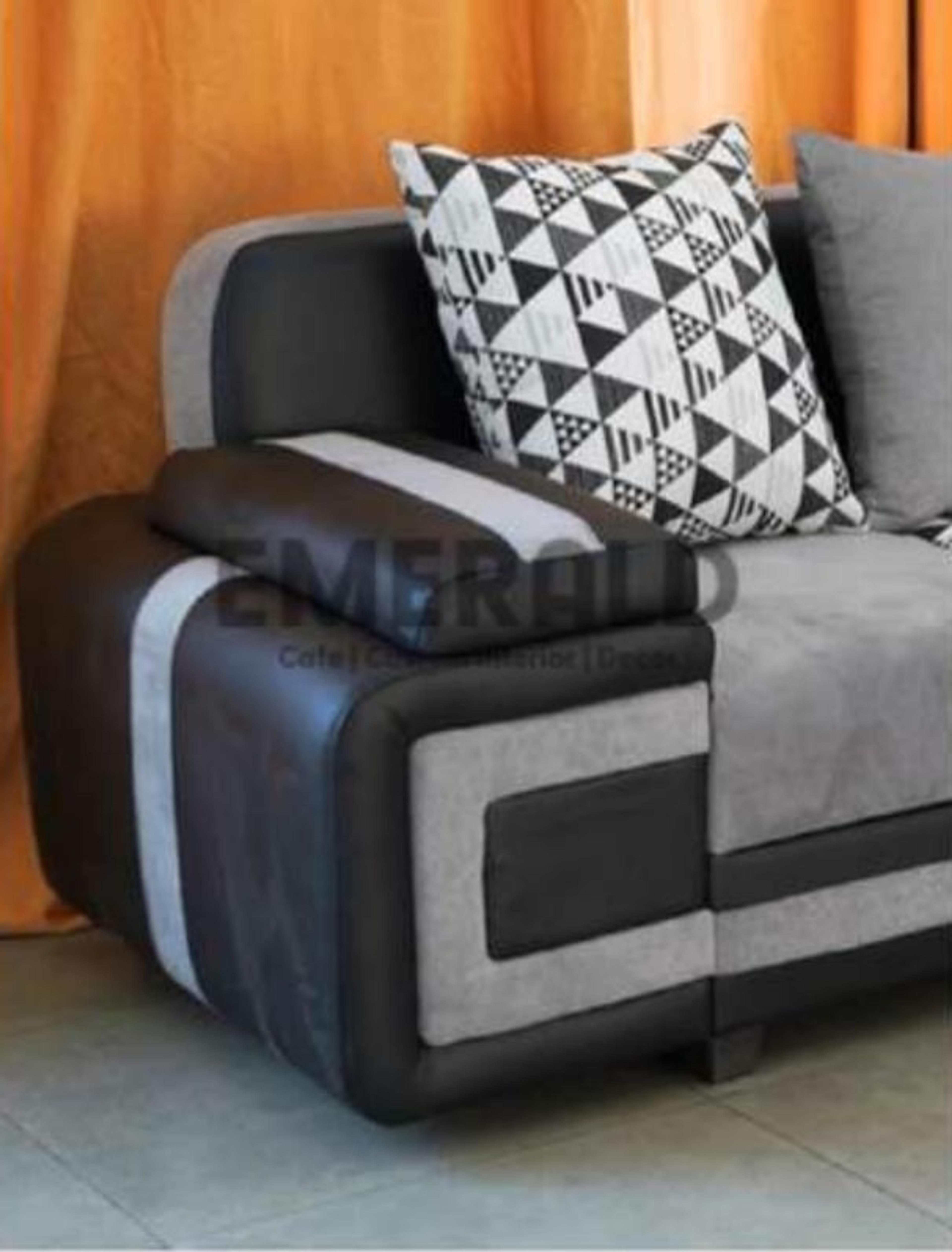 Sudut Exotic — Emerald Sofa