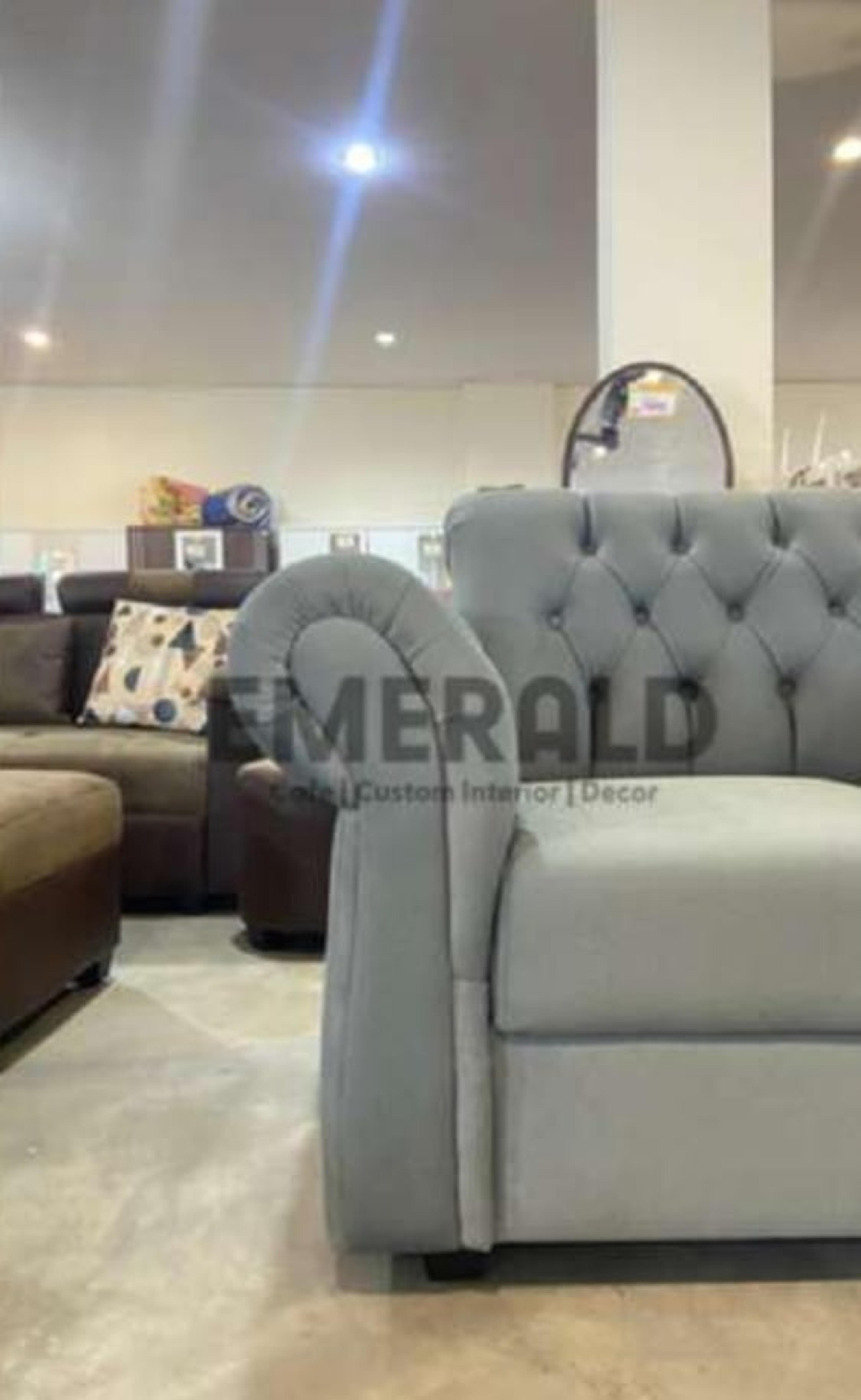 Sudut Origin Kancing — Emerald Sofa