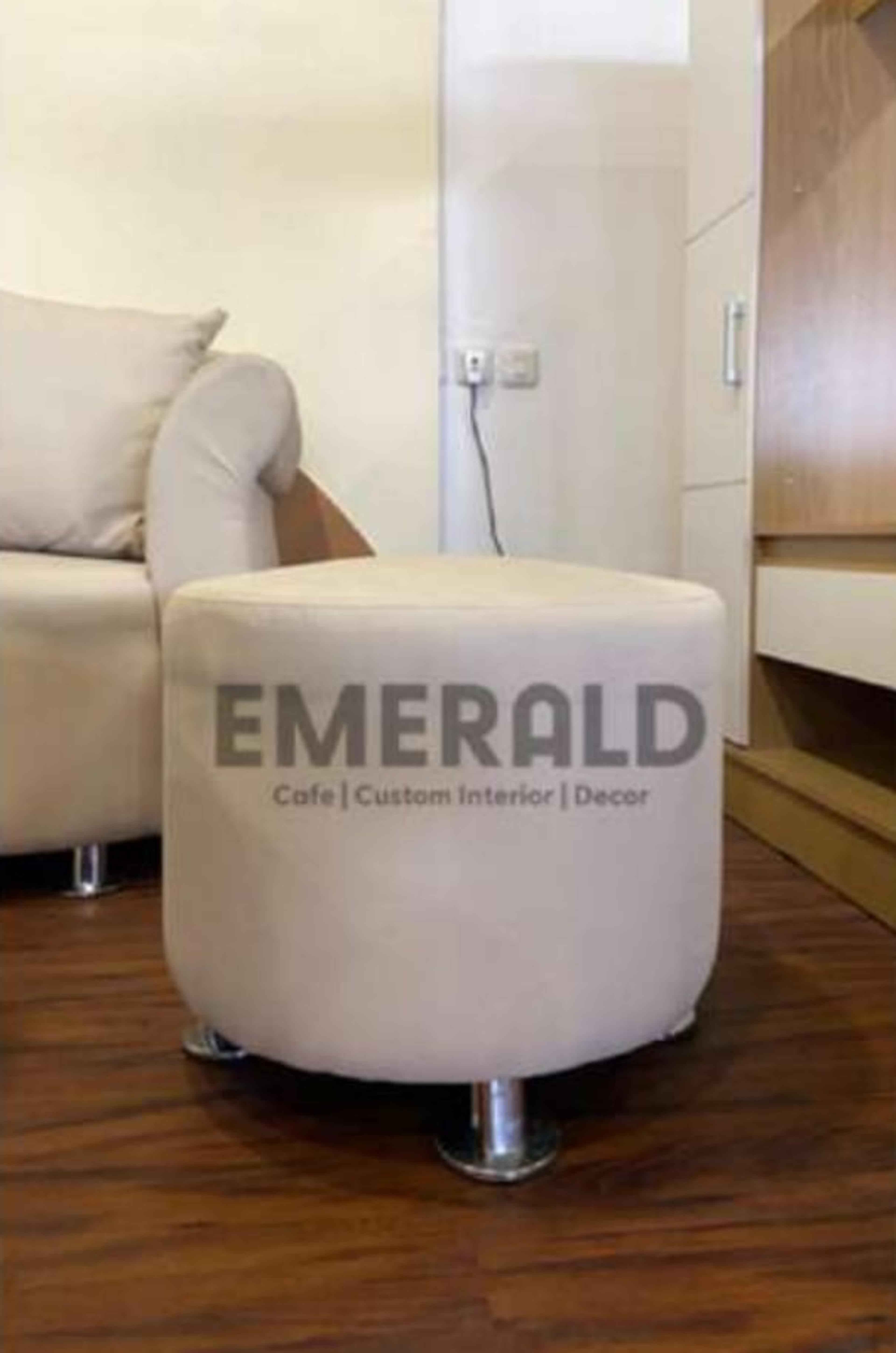 Sudut Angsa — Emerald Sofa