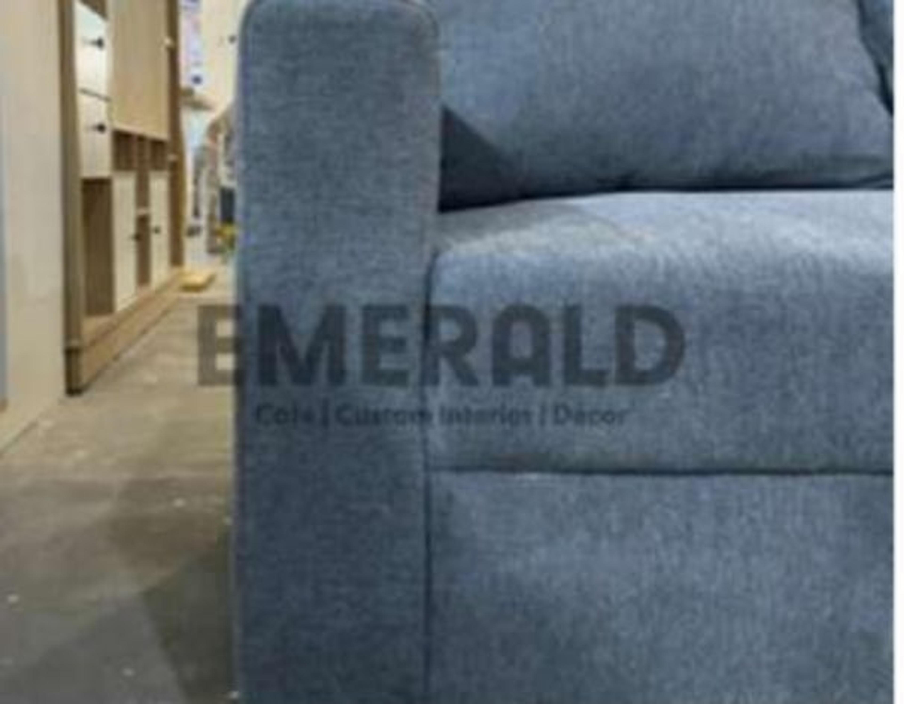 Sudut Santai Minimalis — Emerald Sofa