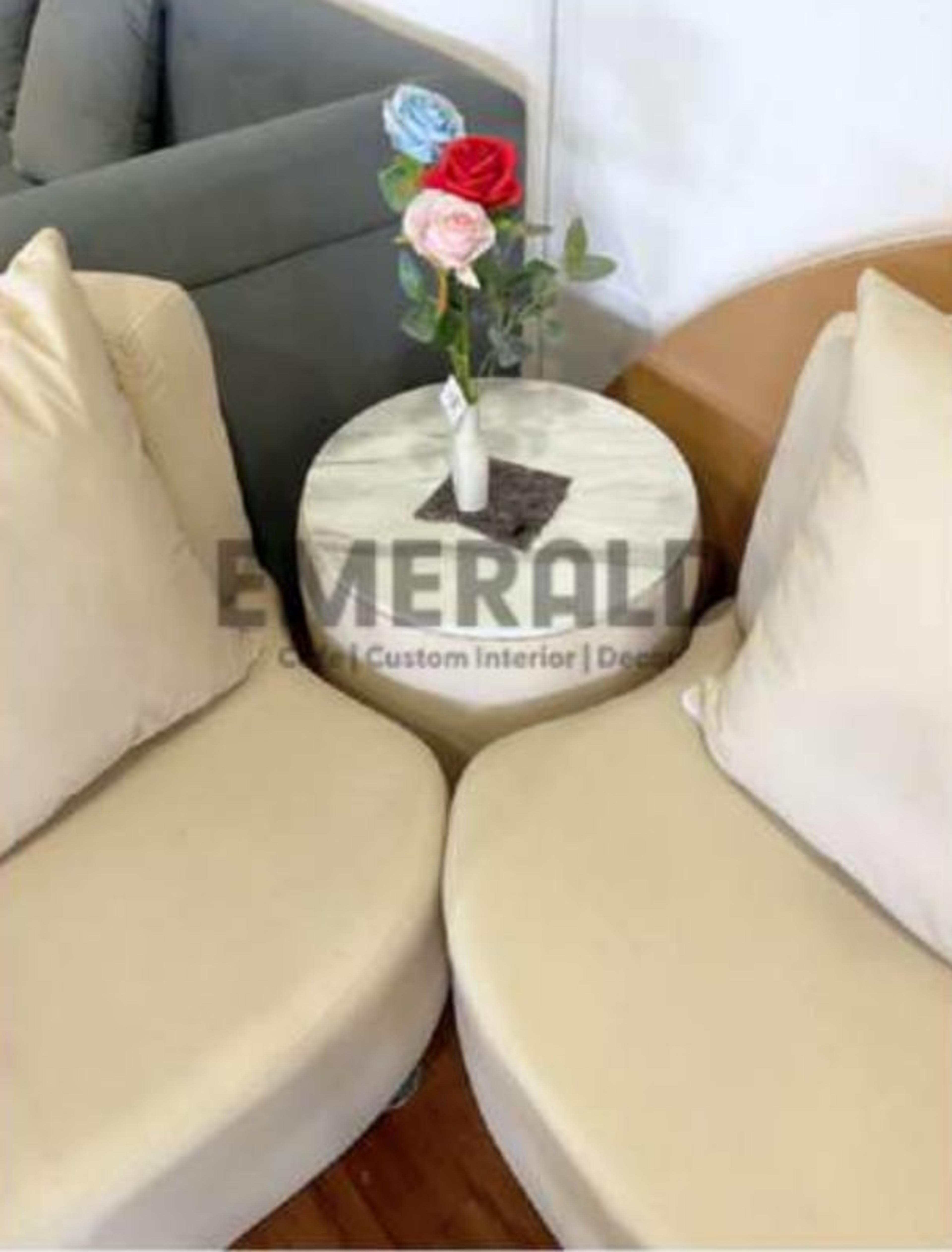 Sudut Angsa — Emerald Sofa