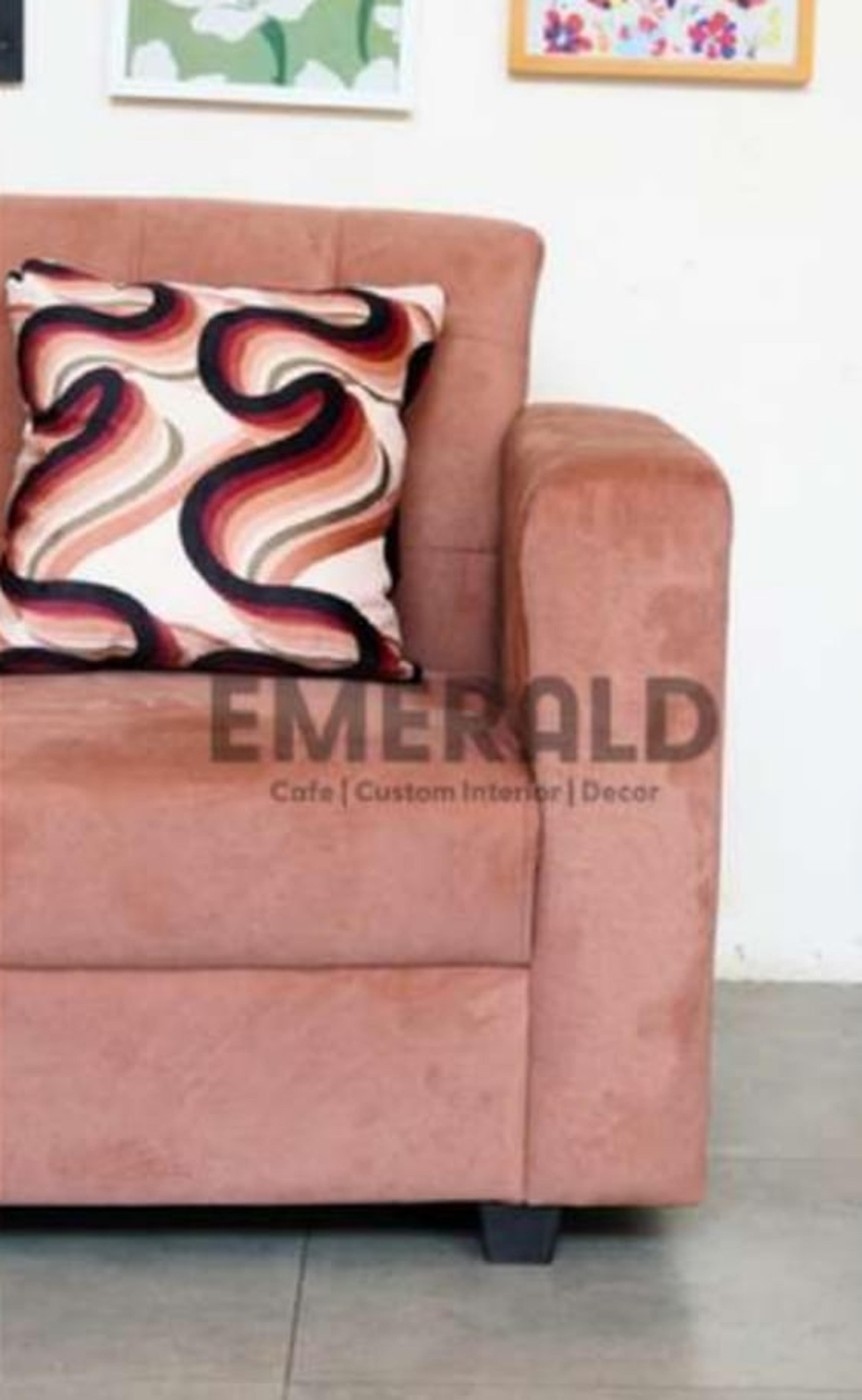 Sudut Amiko — Emerald Sofa