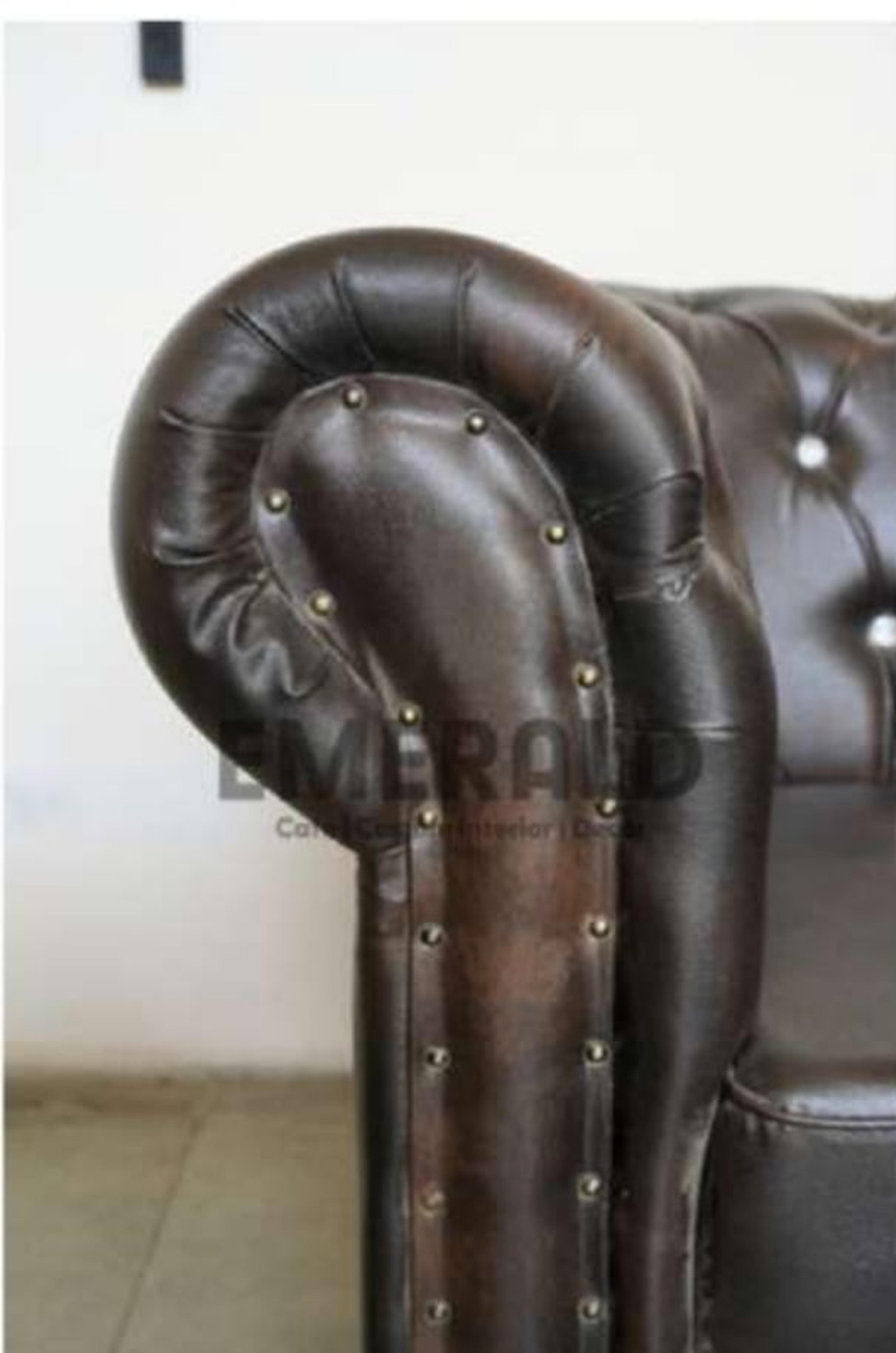 221 Pajero — Emerald Sofa
