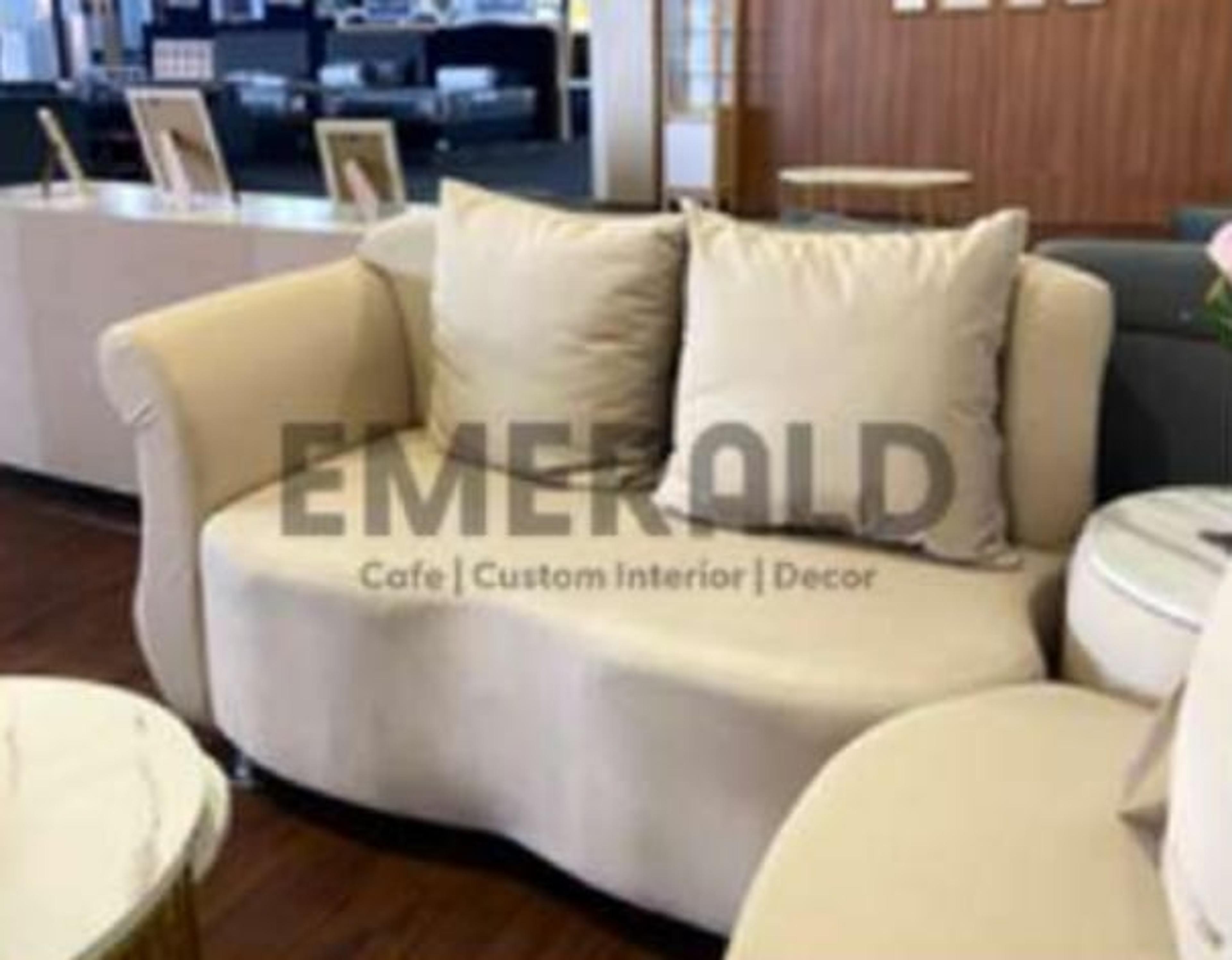 Sudut Angsa — Emerald Sofa