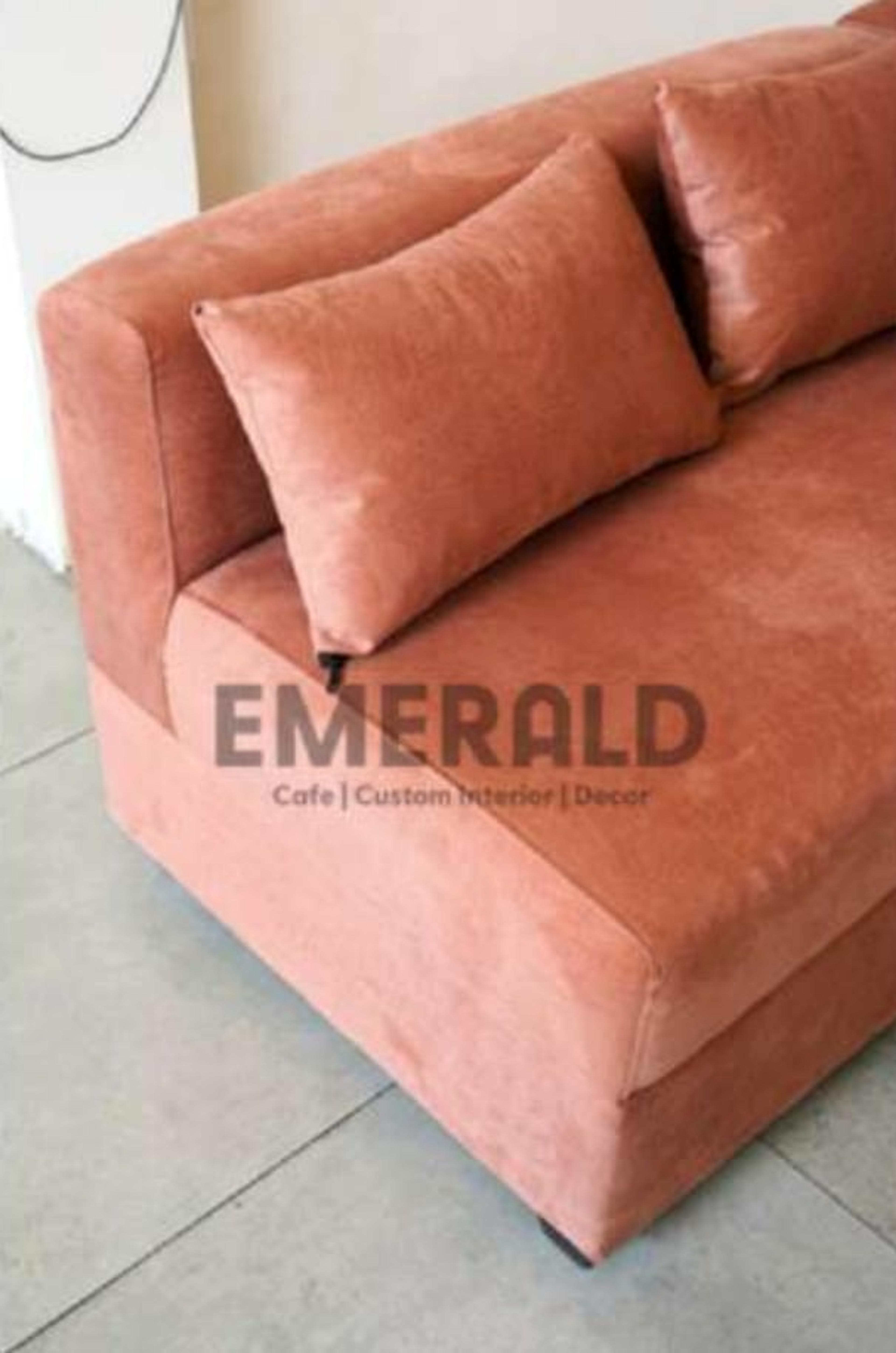 Sudut Amiko — Emerald Sofa