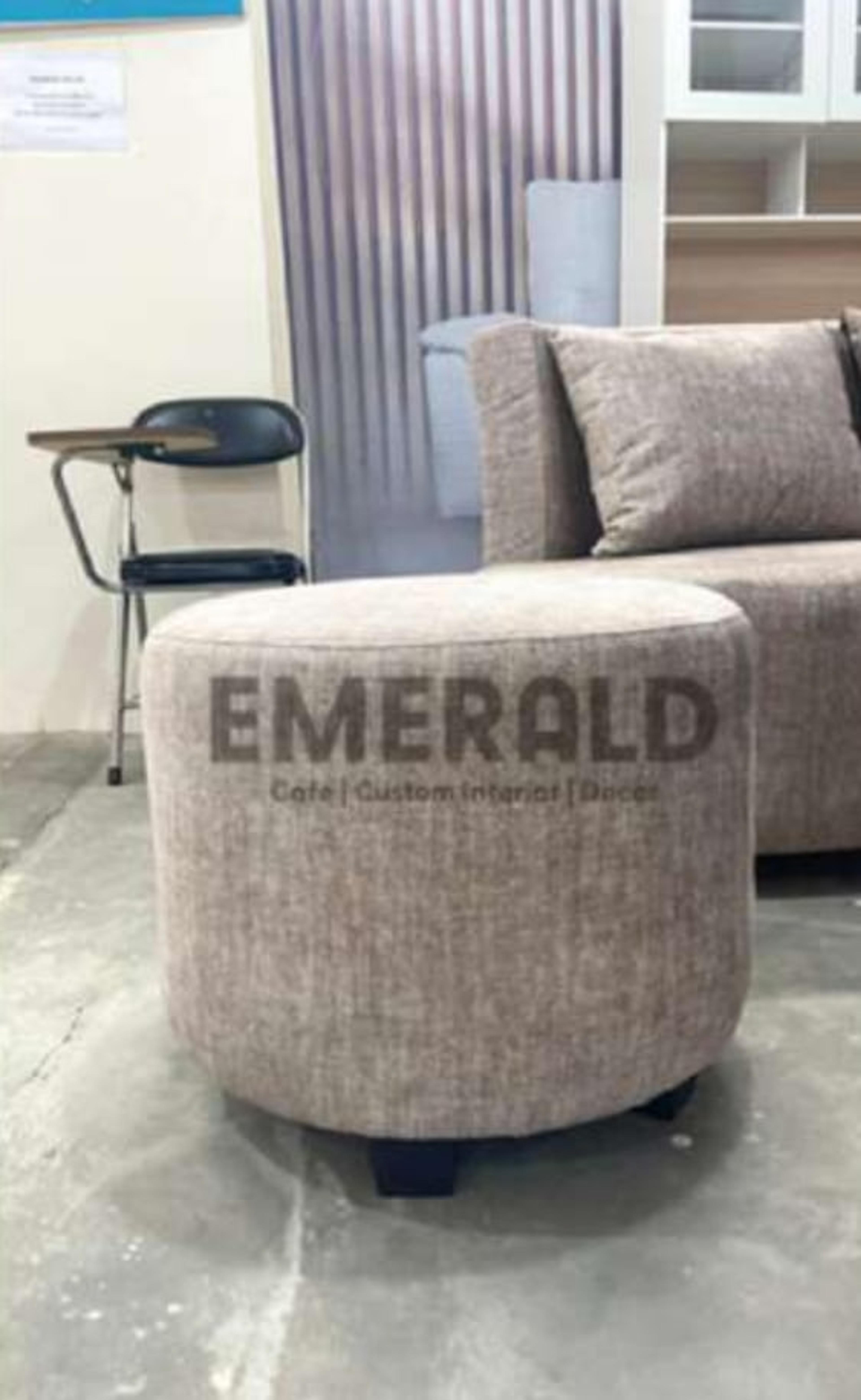 Sudut Tulip — Emerald Sofa