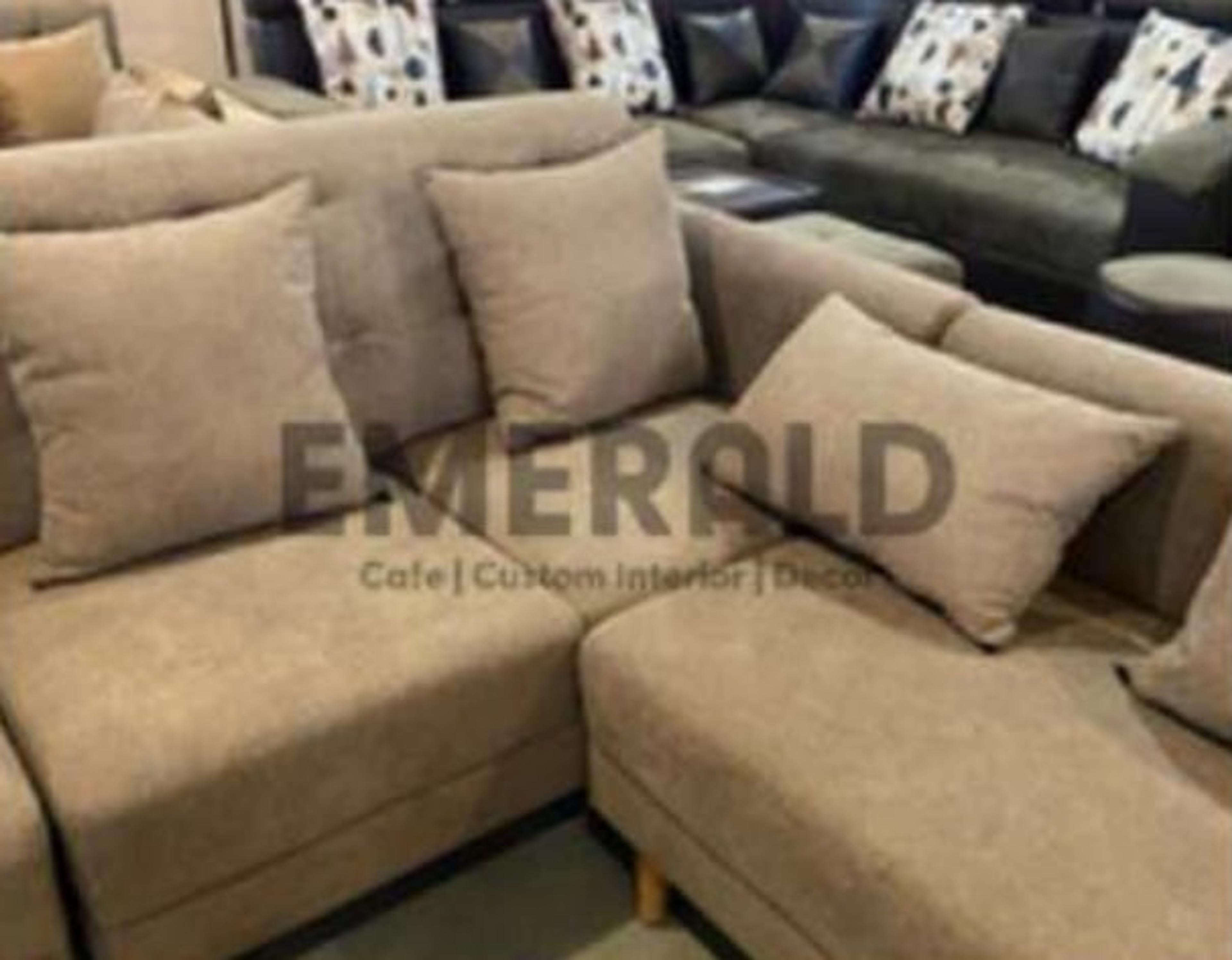Sudut Romawi — Emerald Sofa