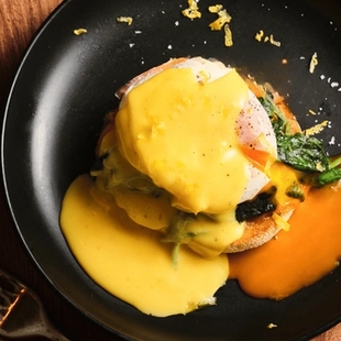 The Ultimate Eggs Florentine Recipe (With a Yolk That Steals the Show)