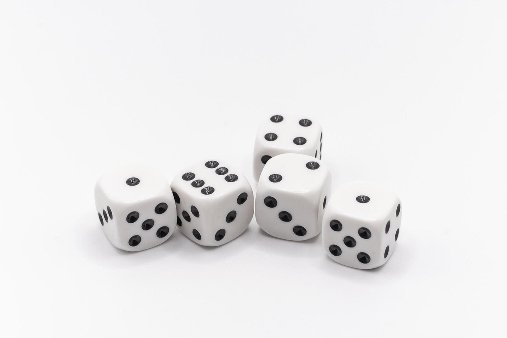 Tampilan gameplay slot mahjong dengan simbol ubin dan multiplier