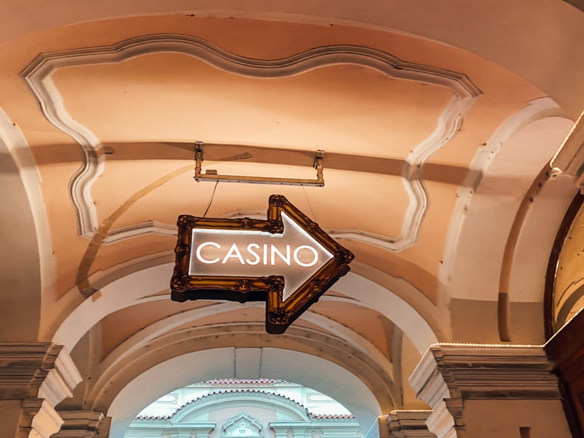 Layar perbandingan RTP dan volatilitas beberapa game slot