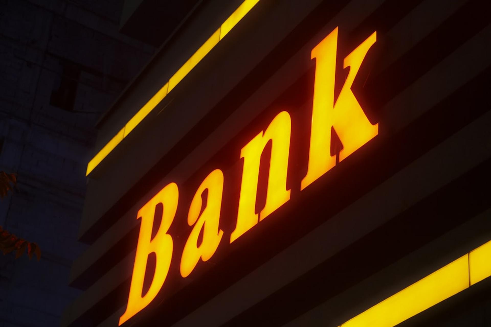 Ilustrasi transfer bank lokal untuk deposit slot online