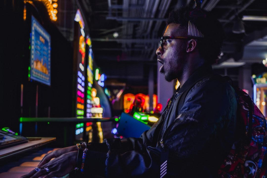 Tabel perbandingan RTP delapan game slot