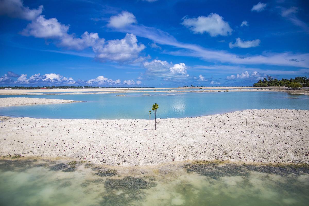Kitesurfing Christmas Island: 2020 Kitespot Travel & Wind Guide Kiribati.