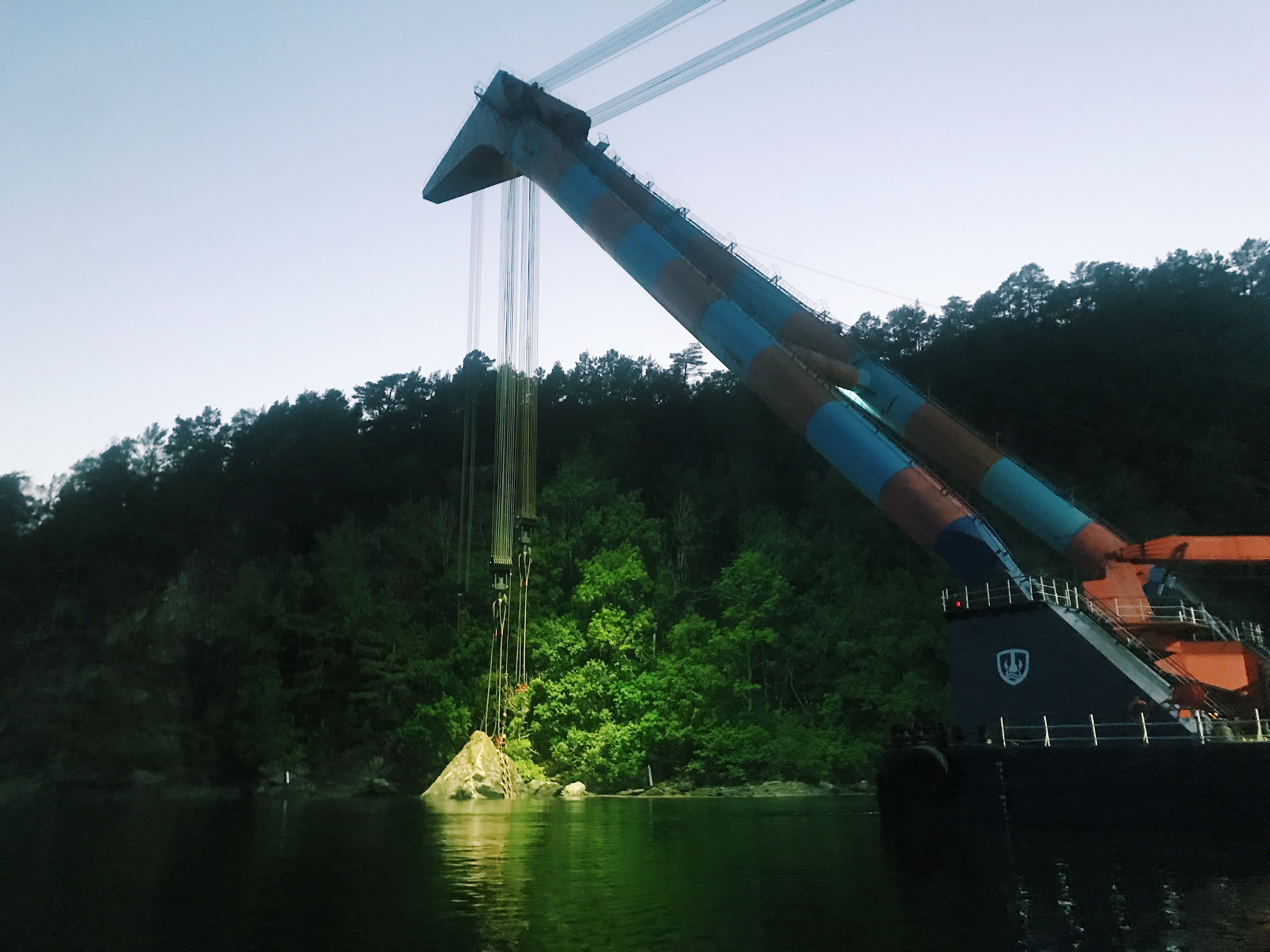 Morten Landmark skal løfte en stein på 400 tonn