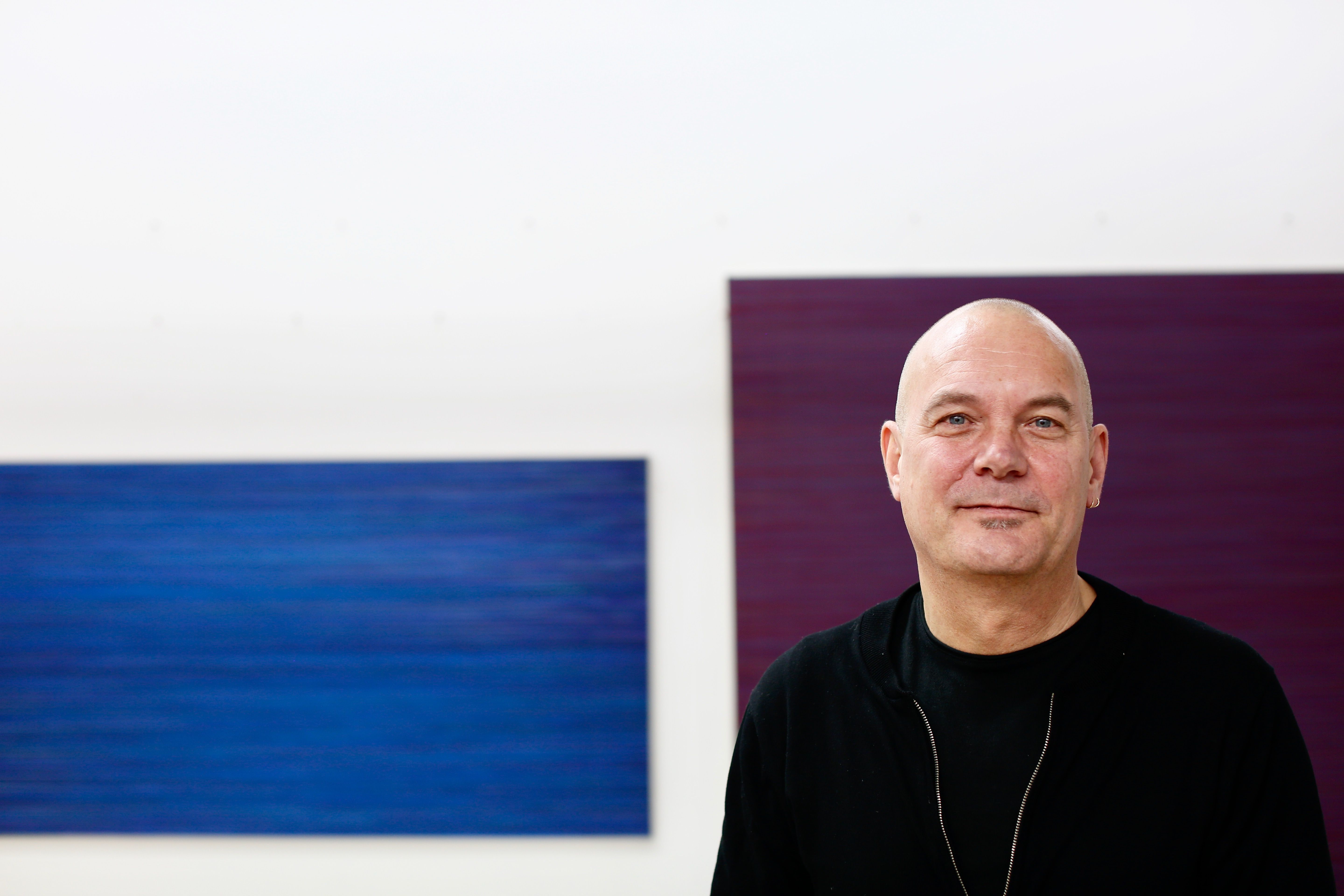 Lars Strandh rendyrker fargen og linjen i kunsten sin