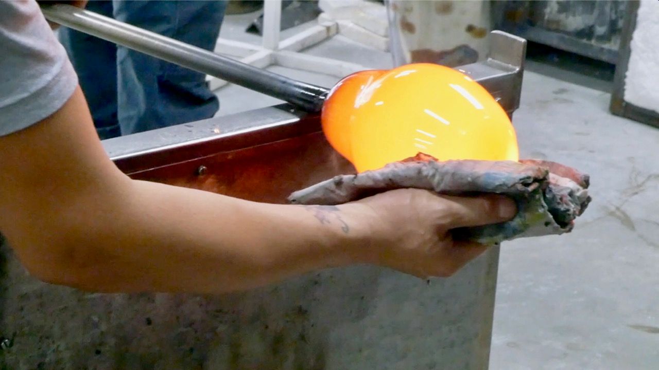 Heit glasskunst hos S12 Galleri og verksted i Bergen