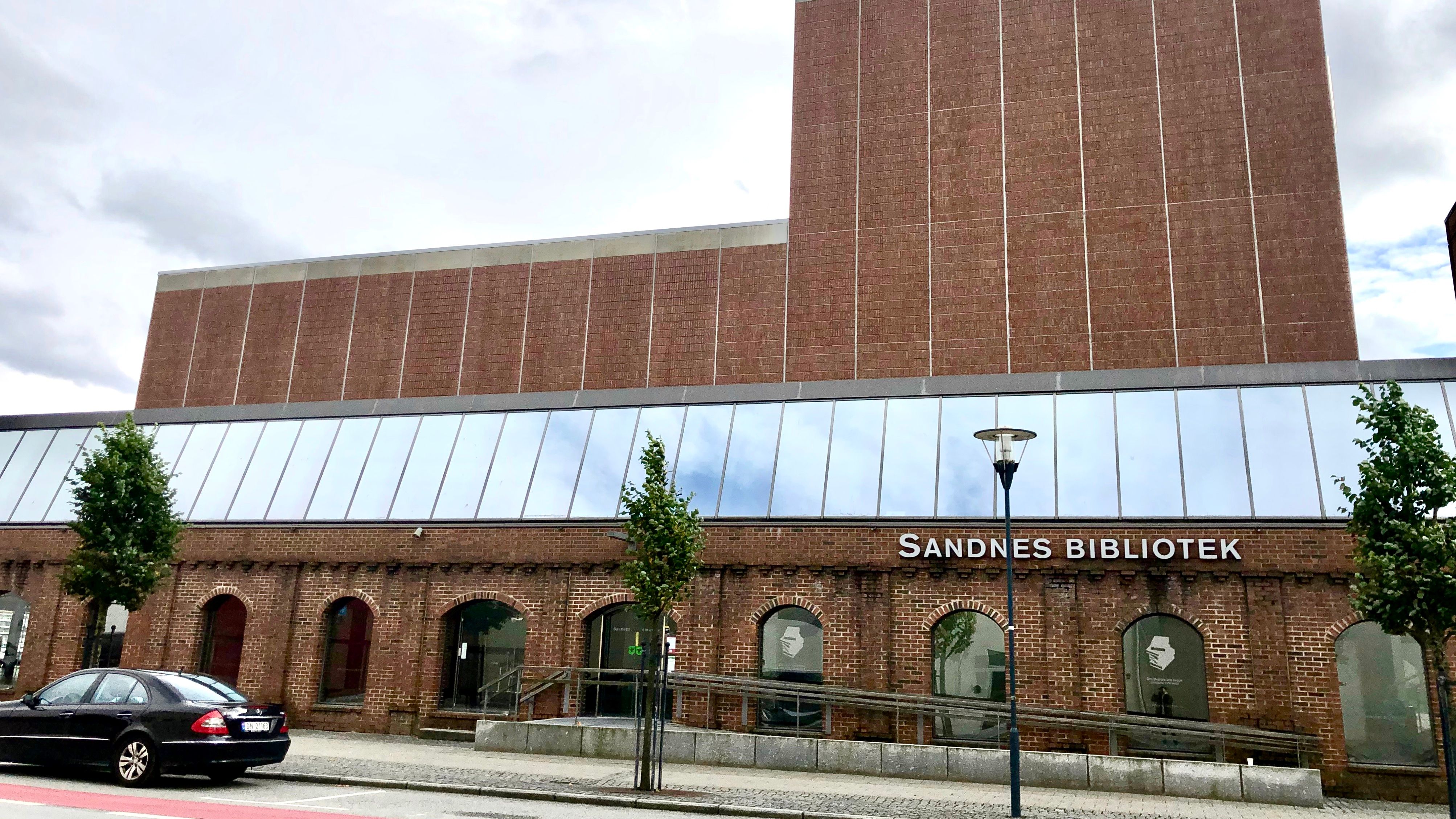 Sandnes artotek tilbyr gratis utlån av kunst til byens innbyggere