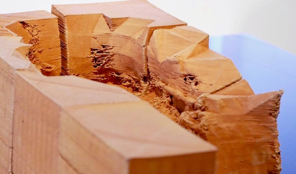 Sigrid Espelien og Arely Amaut hacket en 3D-printer til å printe i leire!