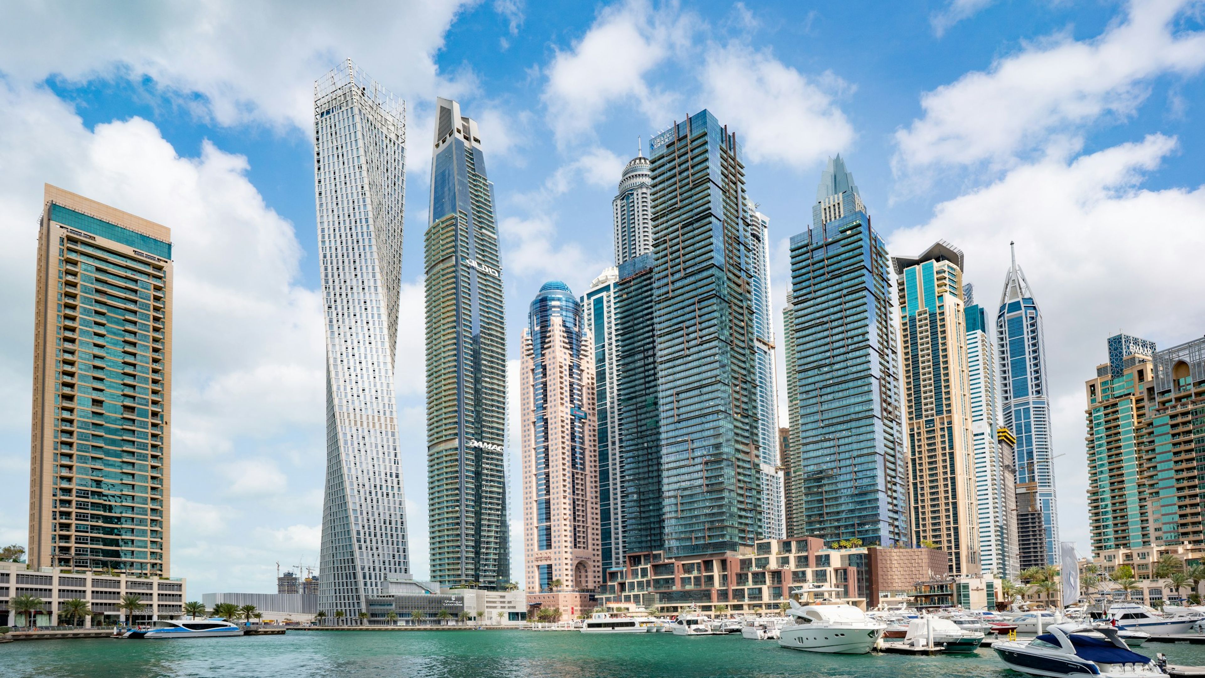 Dubai Marina, sudan bakışla kule silueti