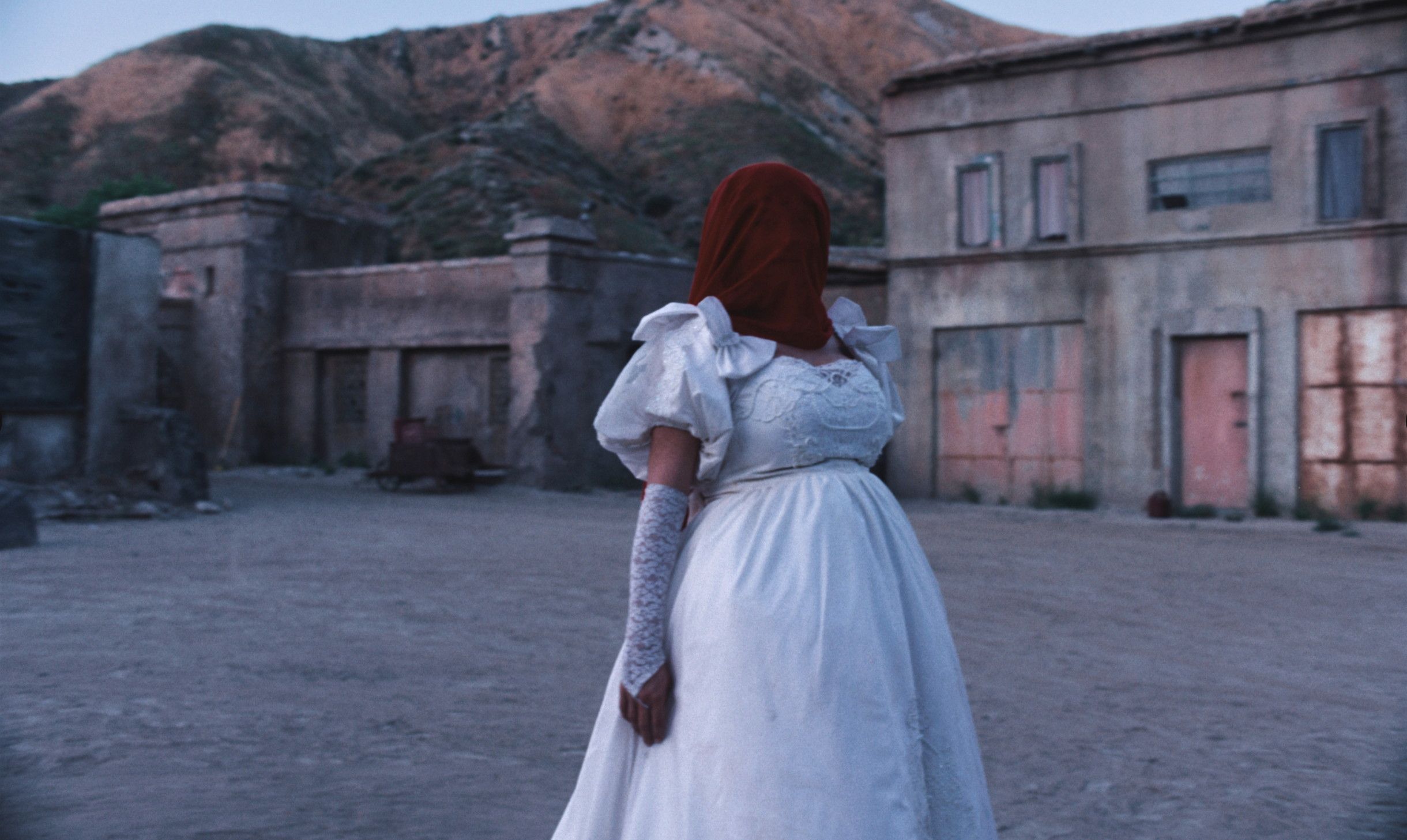 Atropia styling by Angelina Vitto