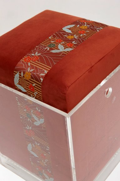Deep Floating Stool
