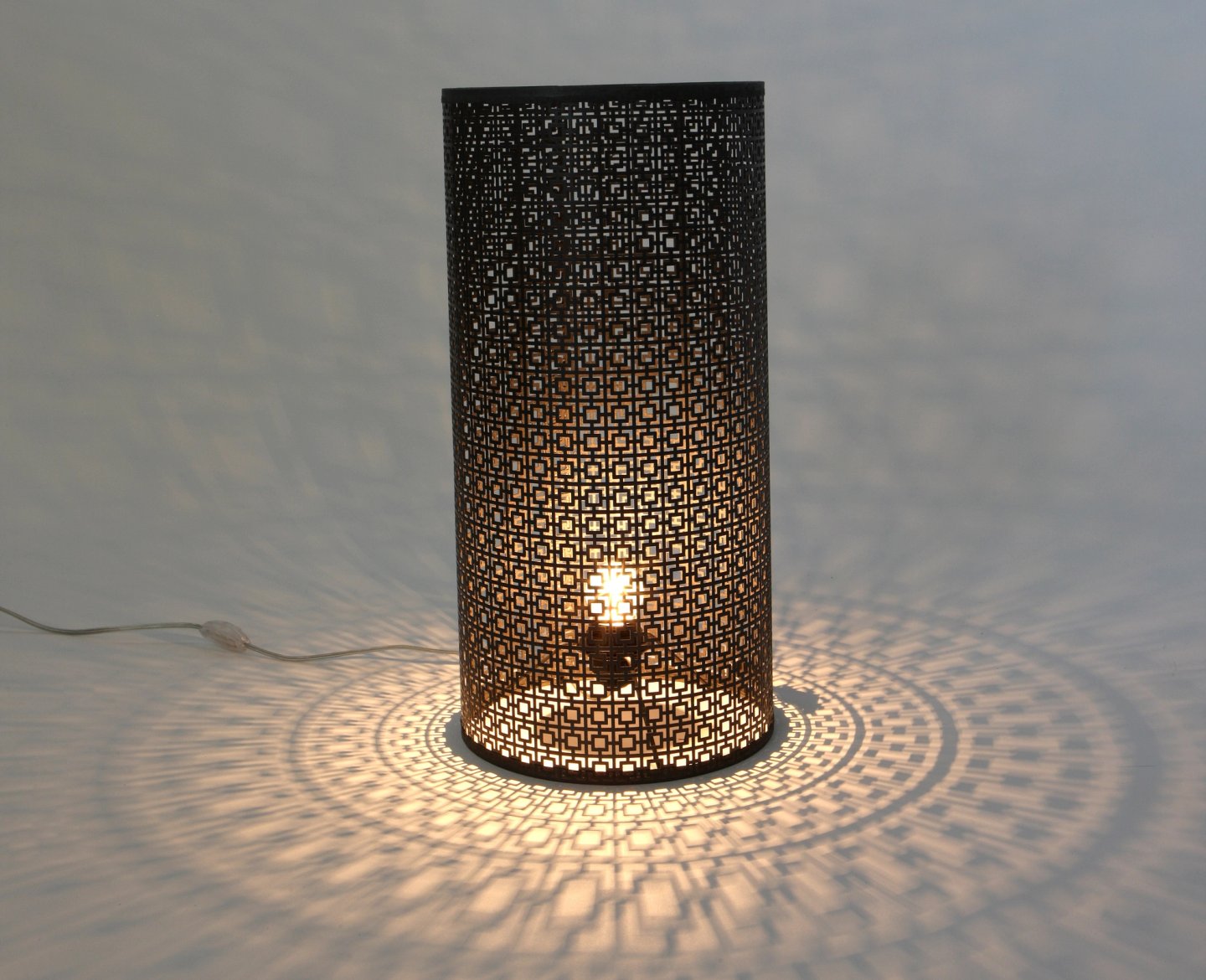 ARABESQUE FLOOR LAMP SILVER LARGE (2)