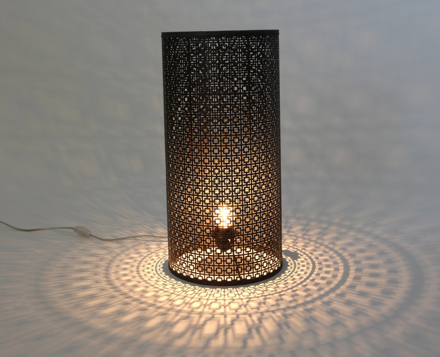 ARABESQUE FLOOR LAMP SILVER LARGE (2)