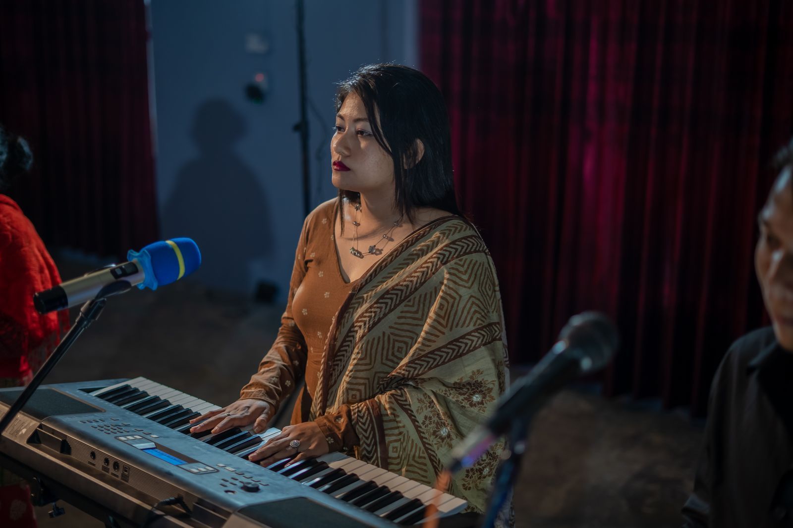 Piano numérique pour chanter : transposition, volume et accompagnement