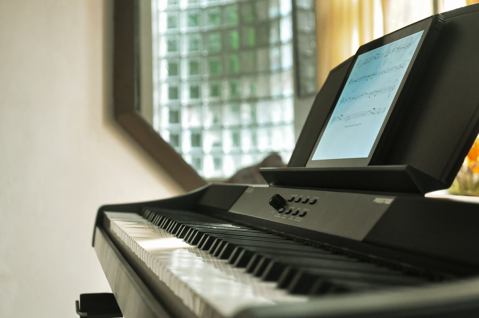 Piano numérique d'occasion inspecté avant l'achat
