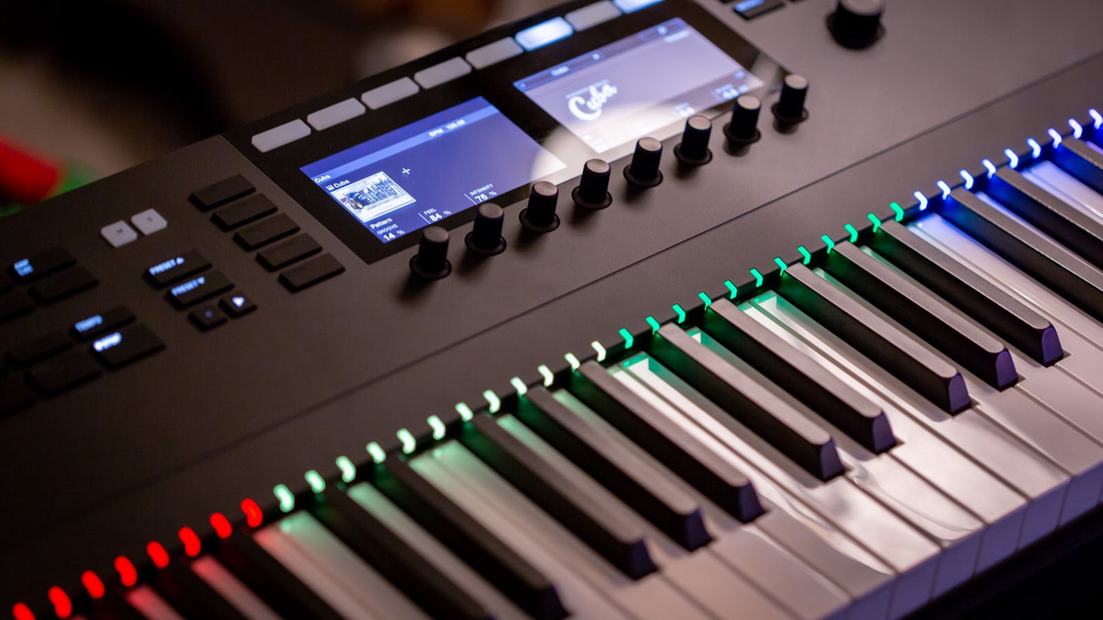 Clavier numérique aux touches illuminées avec écran de contrôle