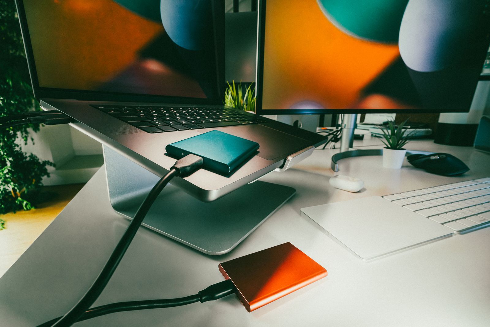 Setup d'enregistrement avec ordinateur portable sur un bureau