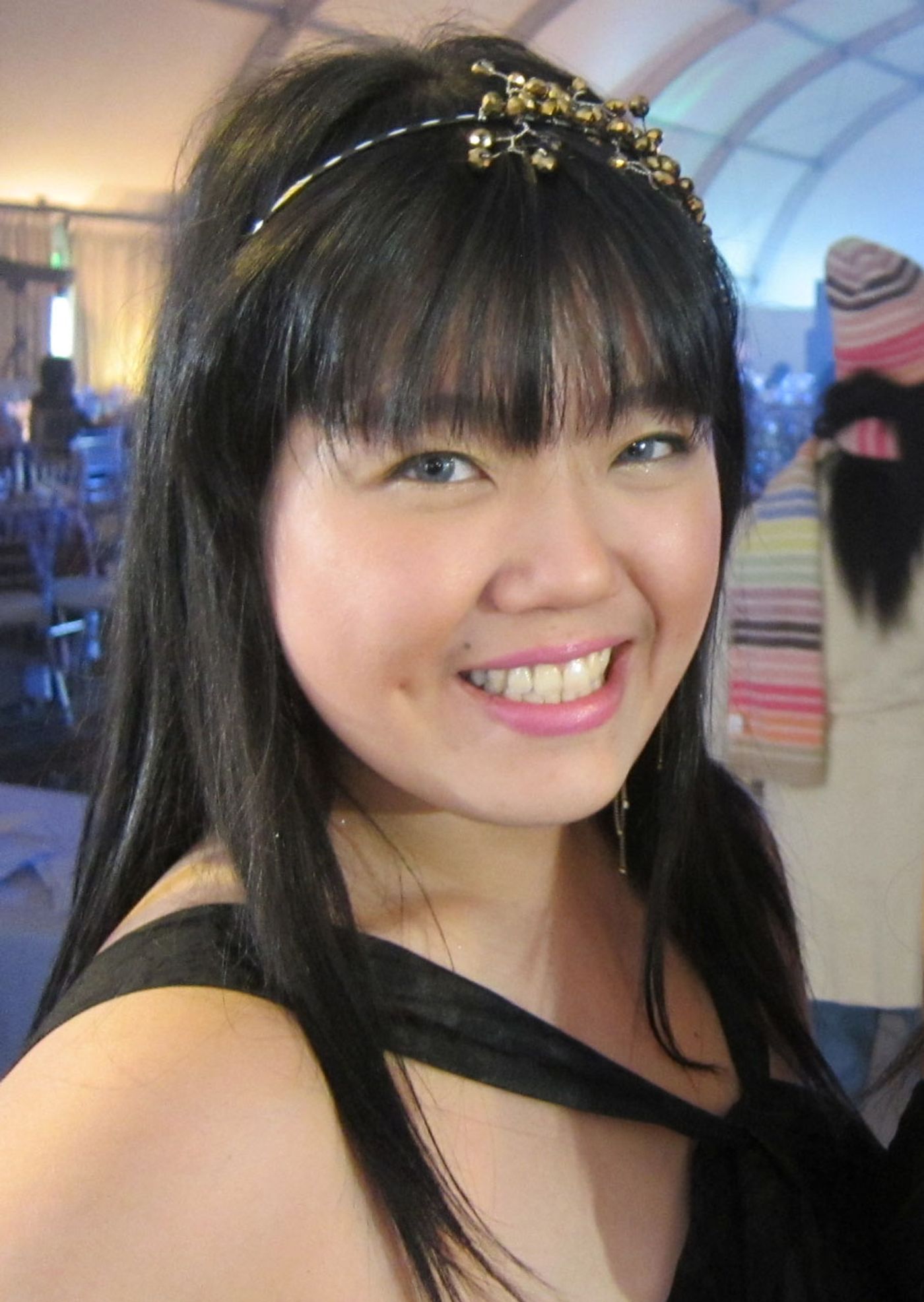 I'm wearing Sterling Gray Eyes!