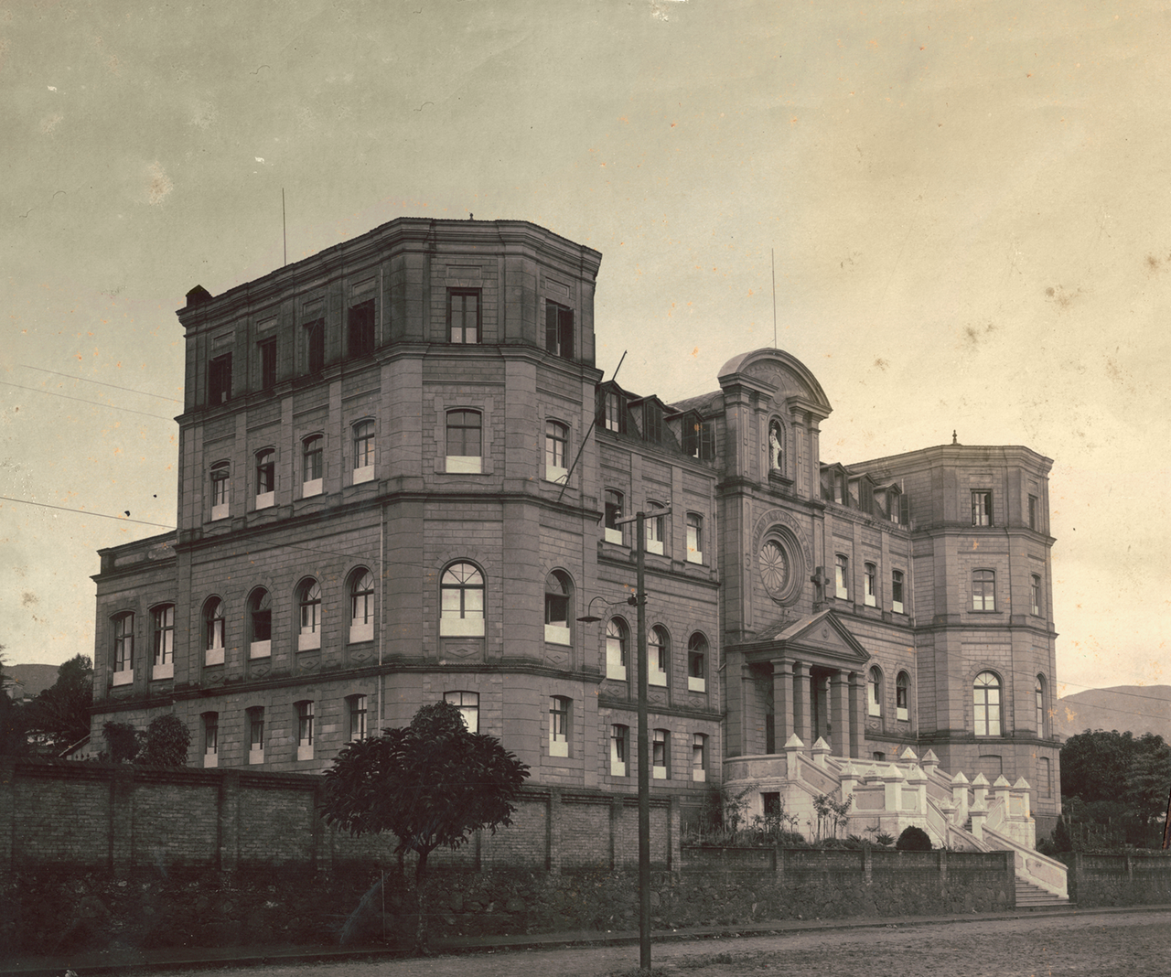 Fotografia histórica da sede do Colégio Sagrado Coração de Jesus