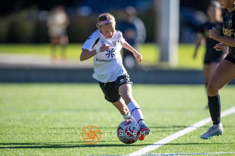 Sting 13G Academy player dribbling along the sideline