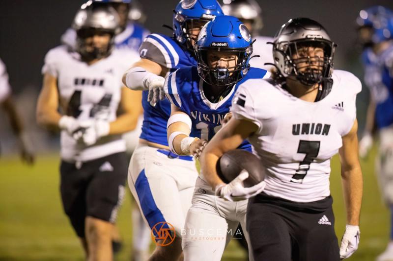 Coeur d’Alene Vikings Varsity Football vs Union Titans photo 11