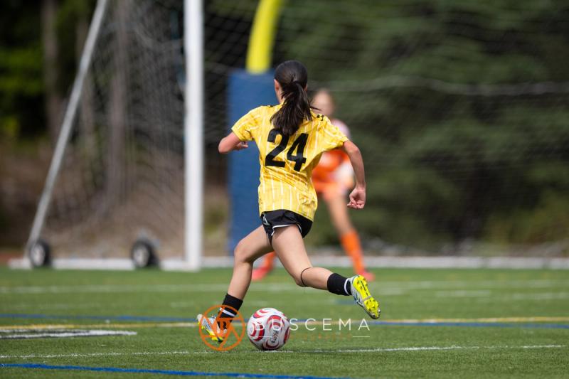 Sting 13-14G Academy number 24 running with the ball
